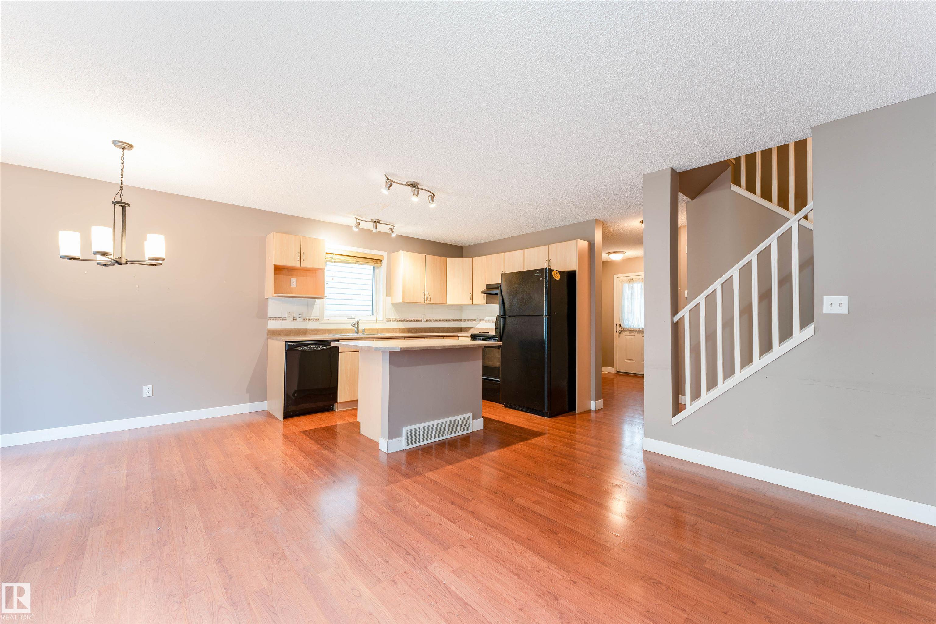 Photo 13 at 72 - 2021 Grantham Court NW, Glastonbury, Edmonton