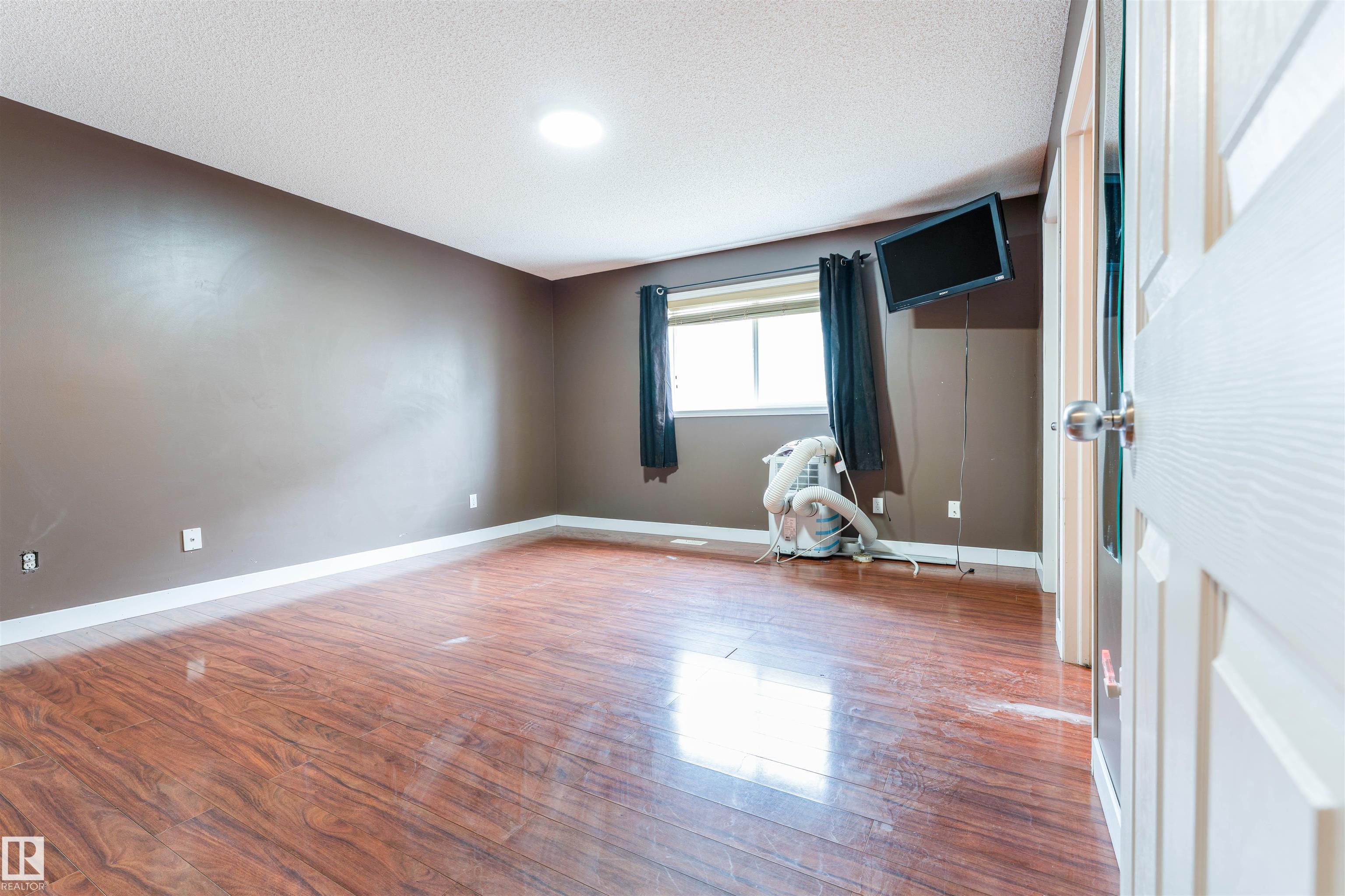 Photo 24 at 72 - 2021 Grantham Court NW, Glastonbury, Edmonton