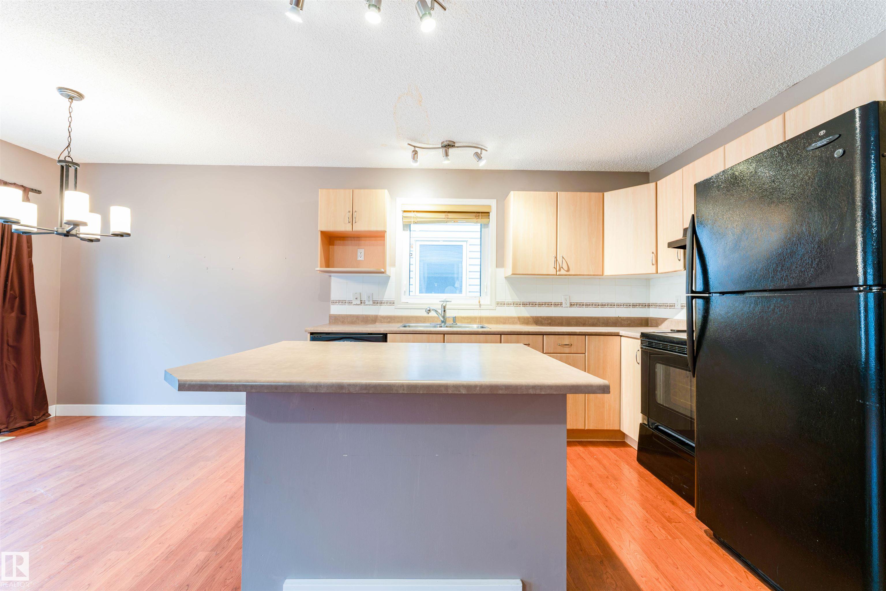 72 - 2021 Grantham Court NW, Glastonbury, Edmonton