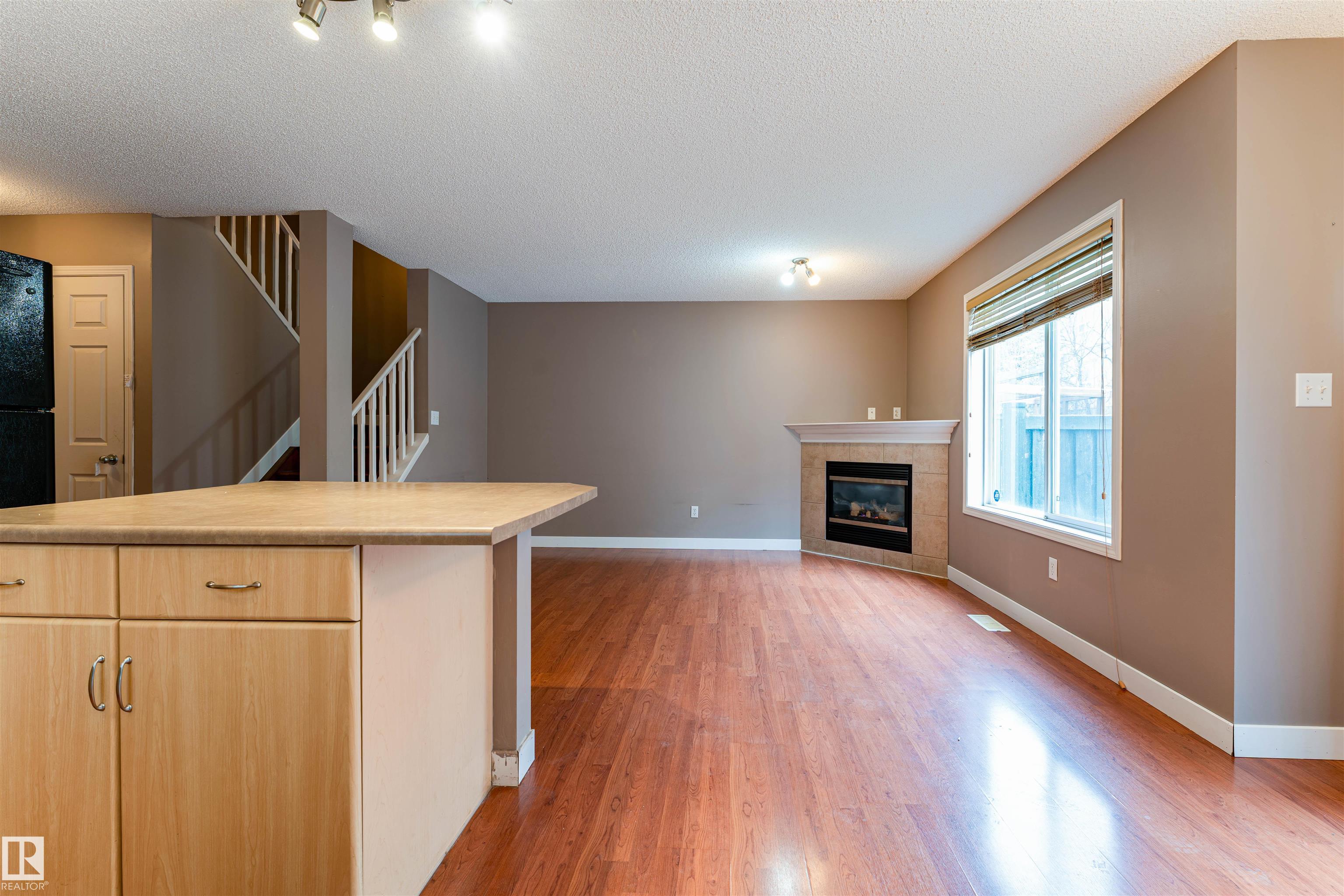 Photo 8 at 72 - 2021 Grantham Court NW, Glastonbury, Edmonton