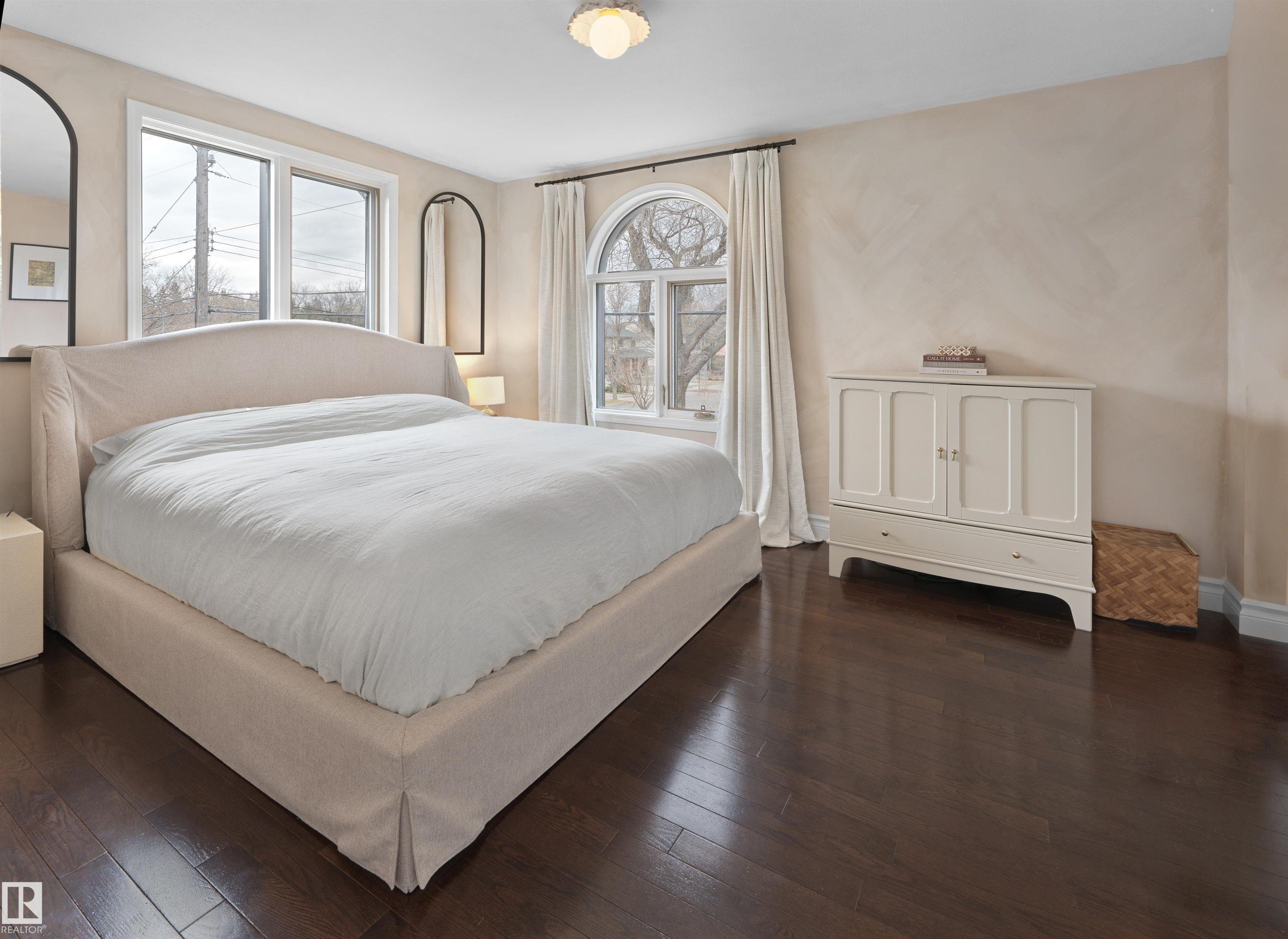 Photo 15 at 8960 77 Avenue NW, King Edward Park, Edmonton