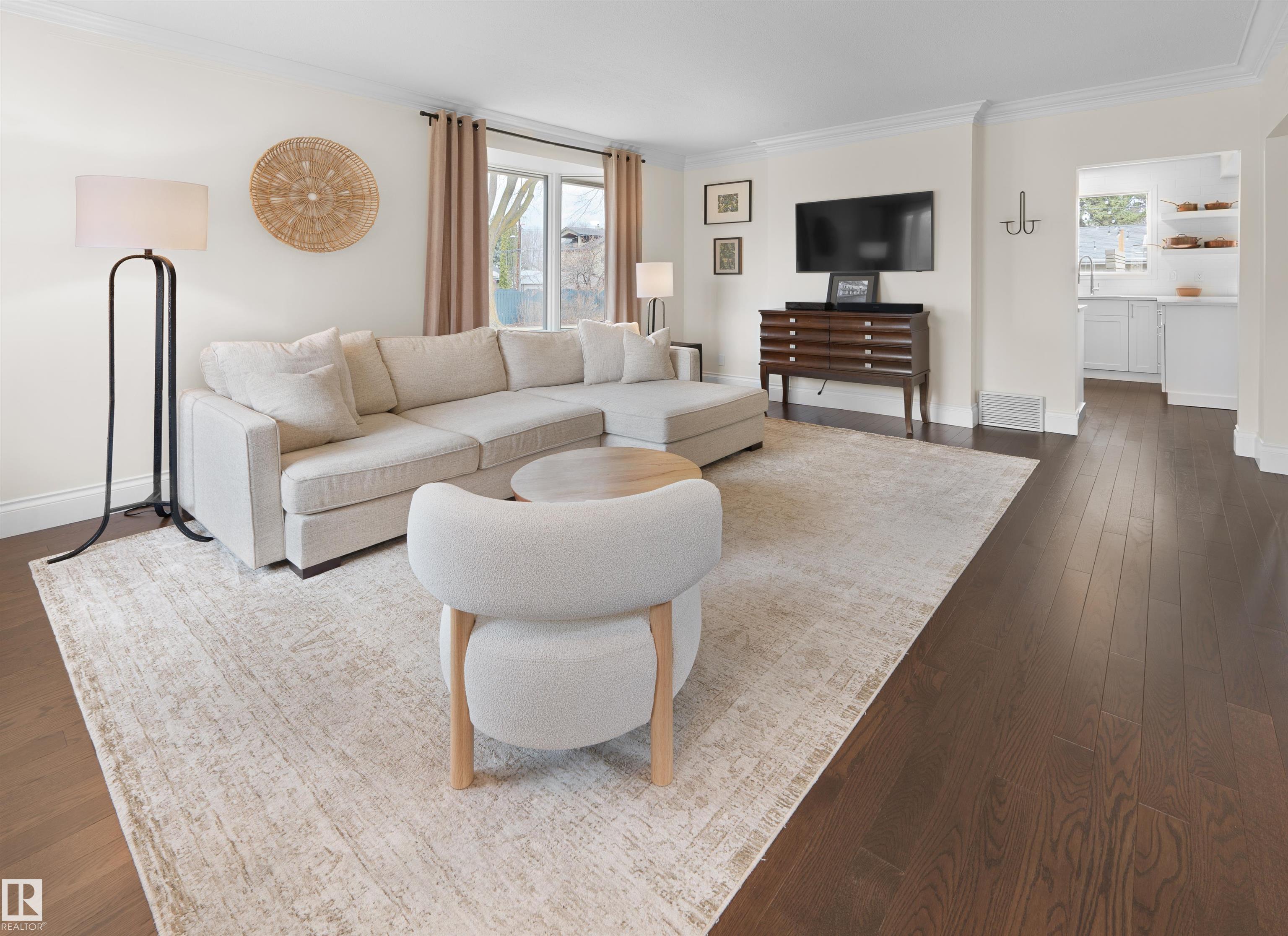 Photo 6 at 8960 77 Avenue NW, King Edward Park, Edmonton