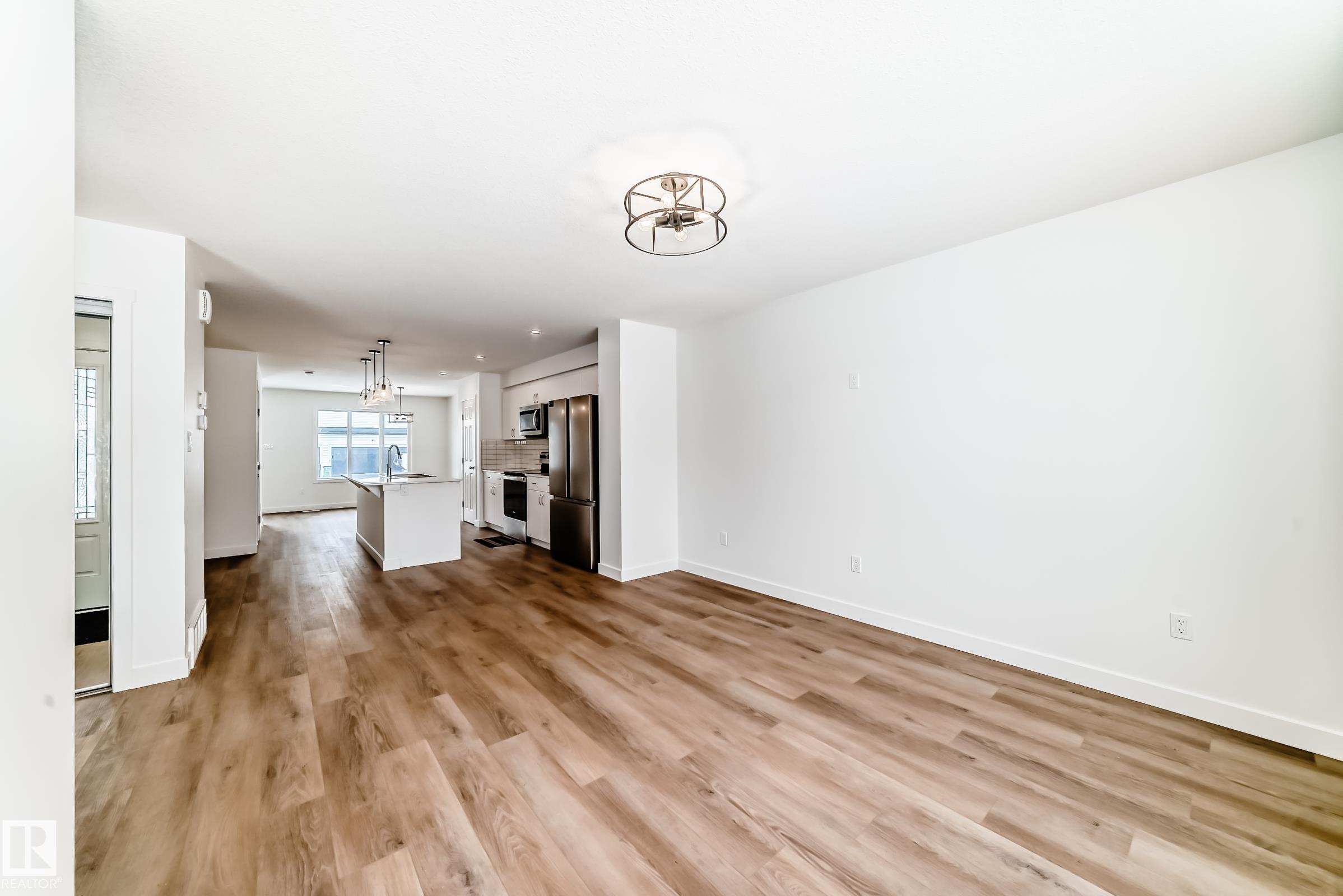 https://zimg.paragon.ice.com/ParagonImages/Property/PM/RAE/225396790/8/0/0/56678380add6ef3ffbb1a8a7ae8a52a7/1/879dfb255965ac1c9f6e803743be9685/225396790-12C3C9AF-F368-49D7-9C83-0F8460130910.JPG