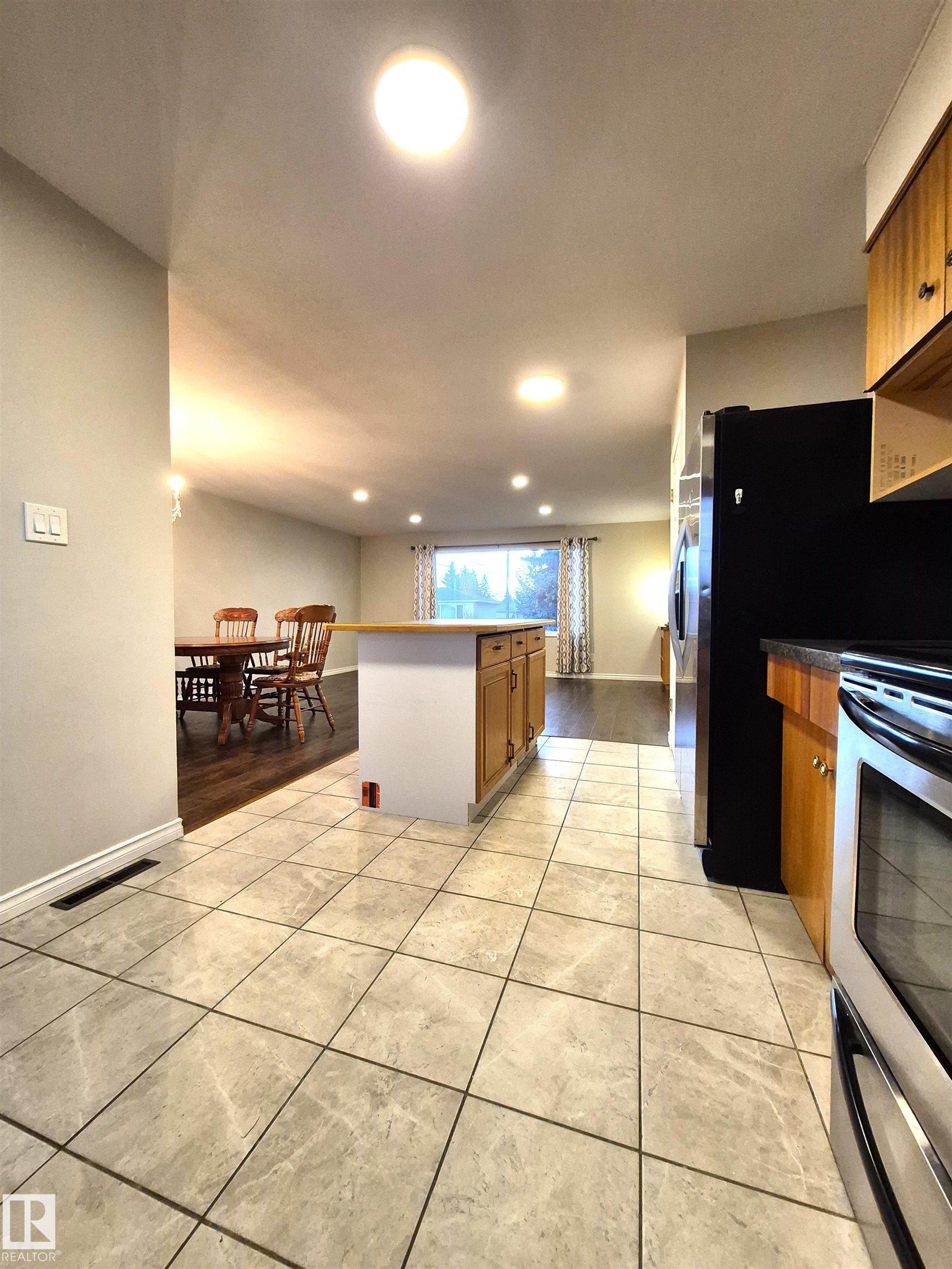 Photo 12 at 11440 44a Avenue NW, Royal Gardens, Edmonton