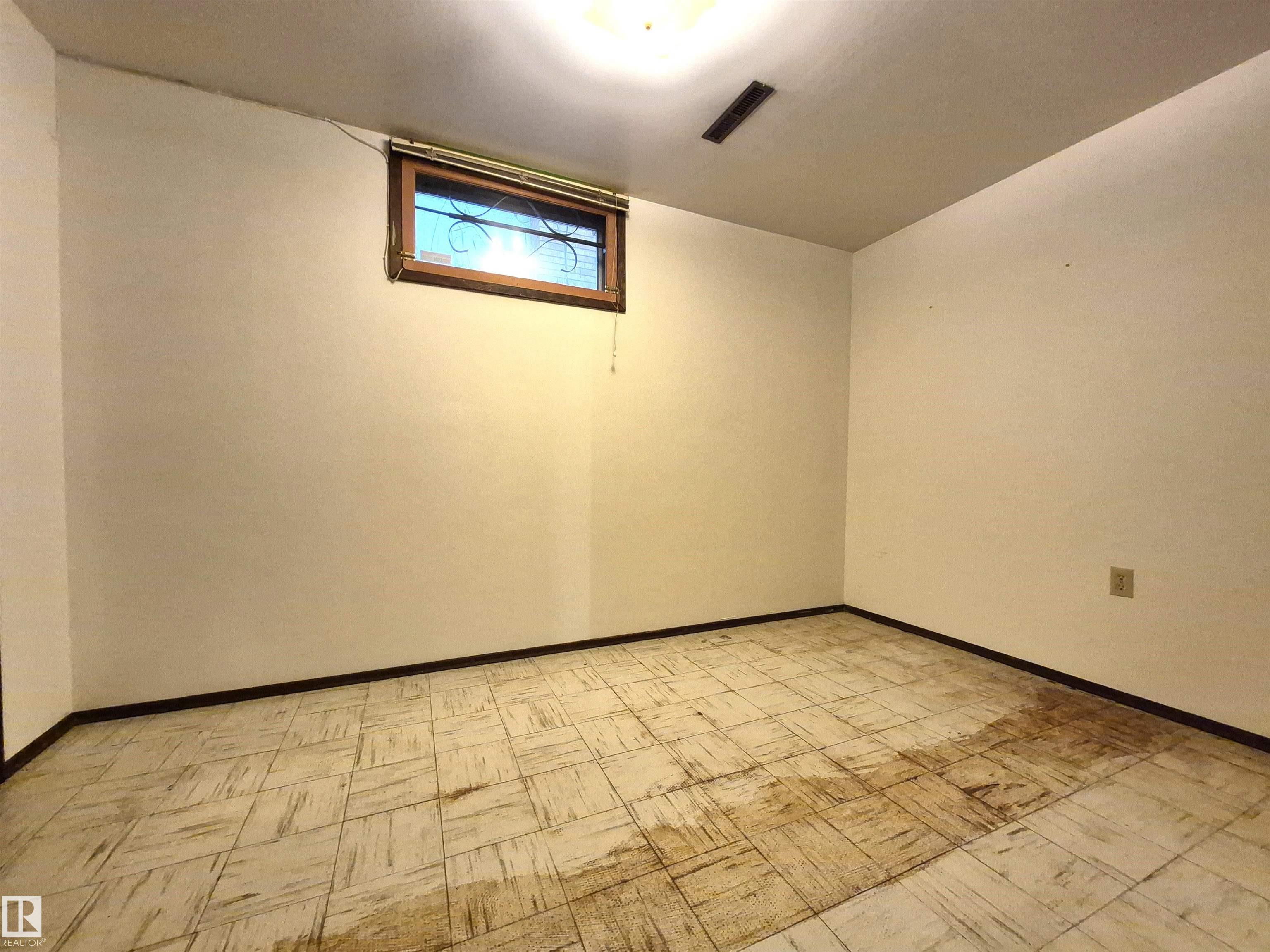 Photo 32 at 11440 44a Avenue NW, Royal Gardens, Edmonton