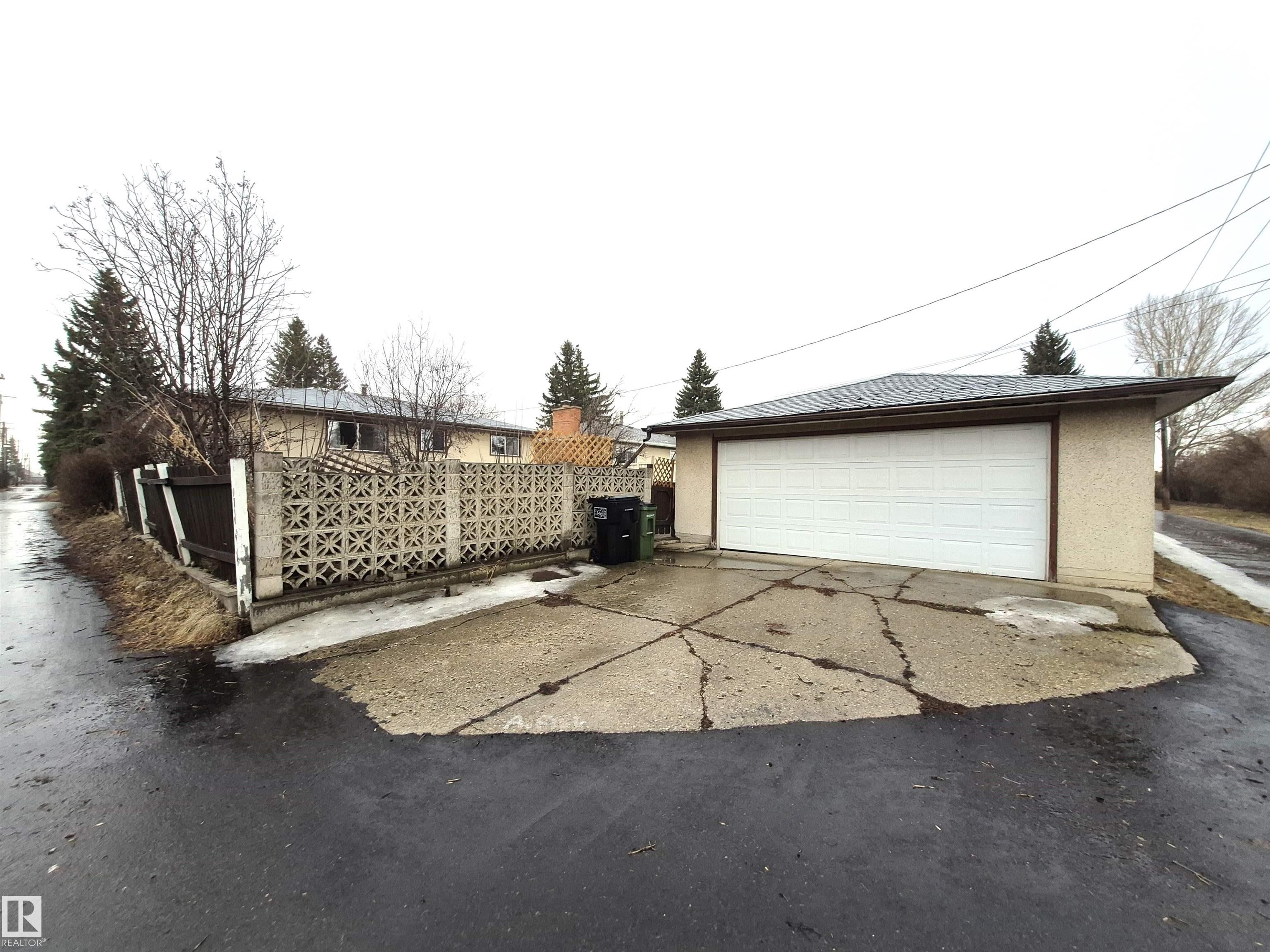 Photo 39 at 11440 44a Avenue NW, Royal Gardens, Edmonton