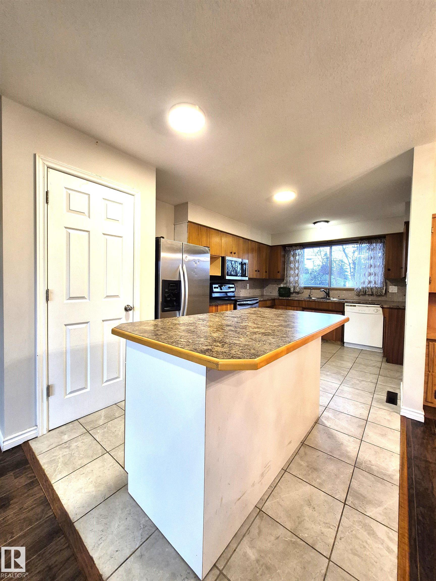 Photo 9 at 11440 44a Avenue NW, Royal Gardens, Edmonton