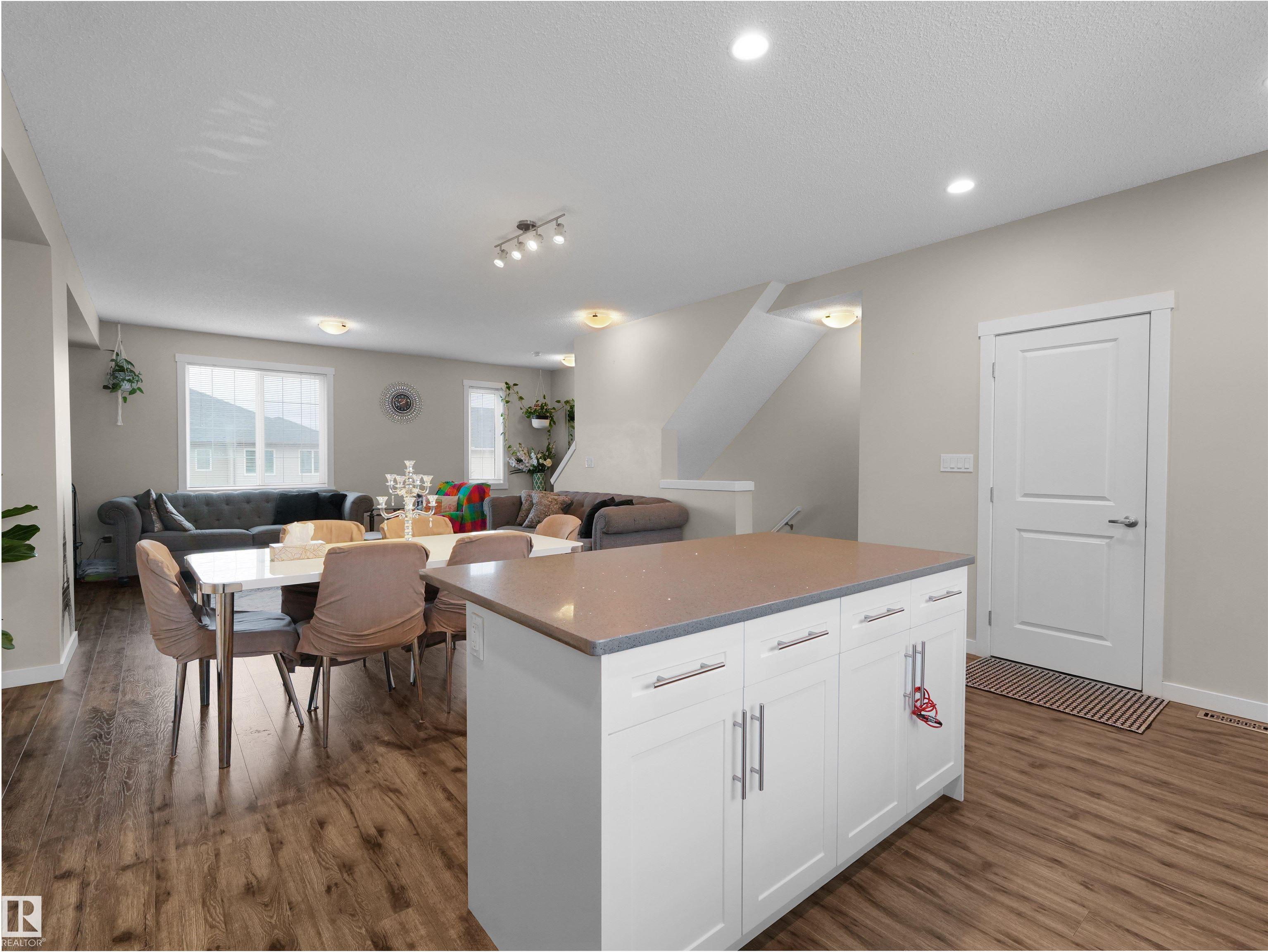 https://zimg.paragon.ice.com/ParagonImages/Property/PM/RAE/225396836/13/0/0/58dfc89d2e731eda5e4968d0a44f6c2e/1/8e6f51f1d79a75adec1d8f570e95c9fe/225396836-ec02857e-6e9a-4820-bb49-2a764e58b022.JPG
