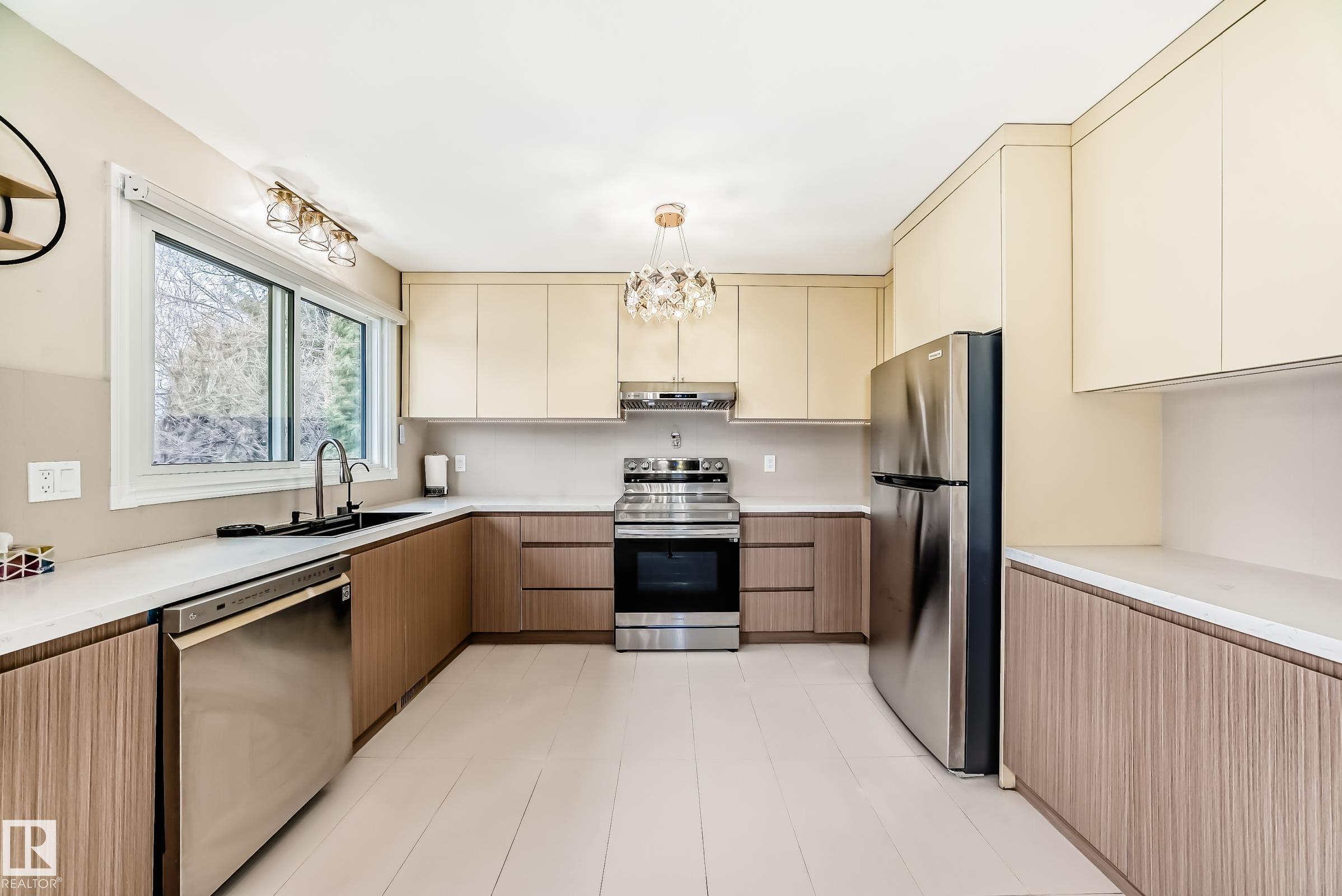 Picture for 2039 48 ST NW