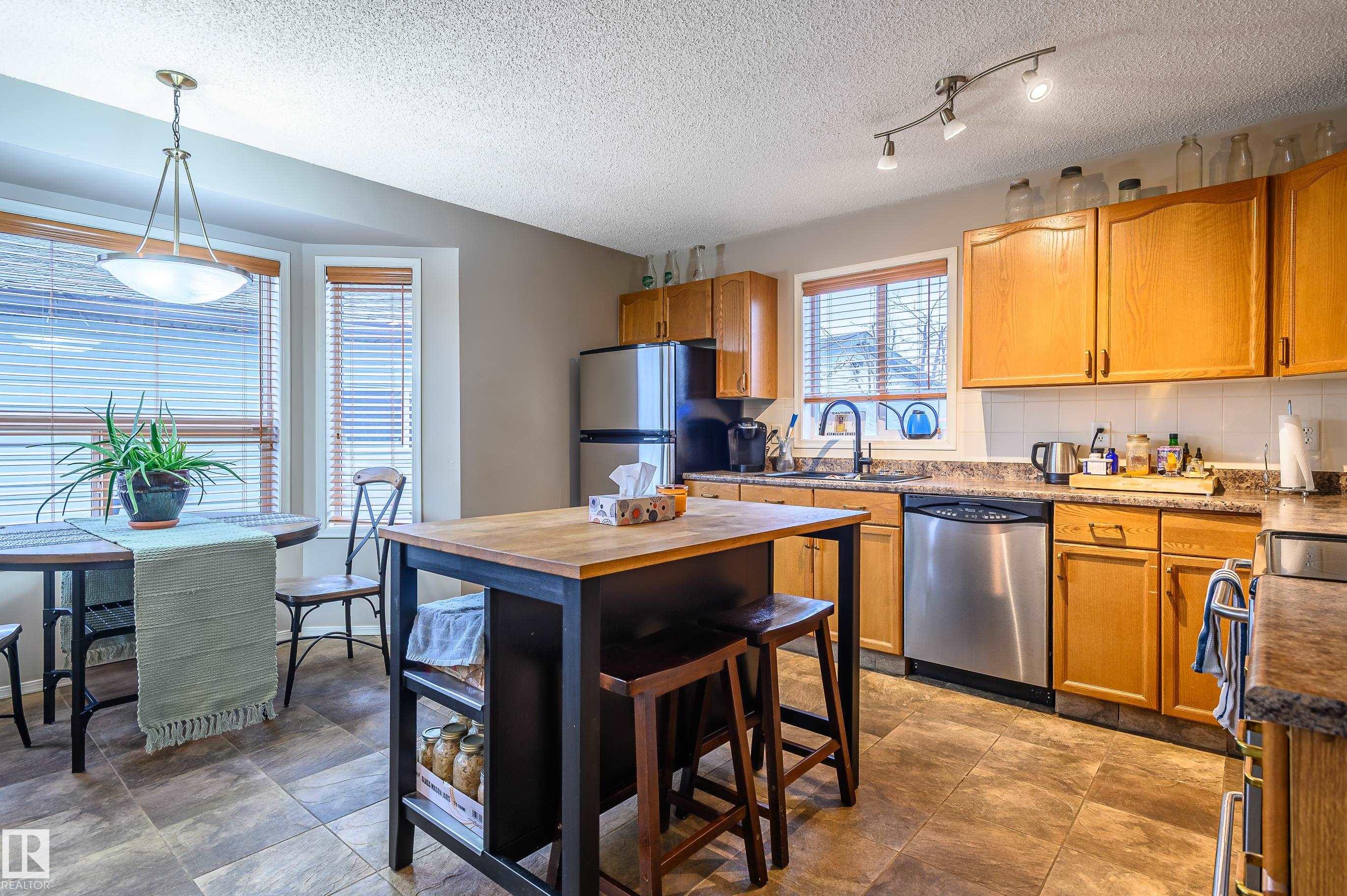https://zimg.paragon.ice.com/ParagonImages/Property/PM/RAE/225396861/16/0/0/351a19ef9445d95631268bd3ae11f0b9/1/309931d0929c050162dbba07730c30c5/225396861-5fa7dcf8-5ce4-4771-8e2f-56444e7b1dbd.JPG