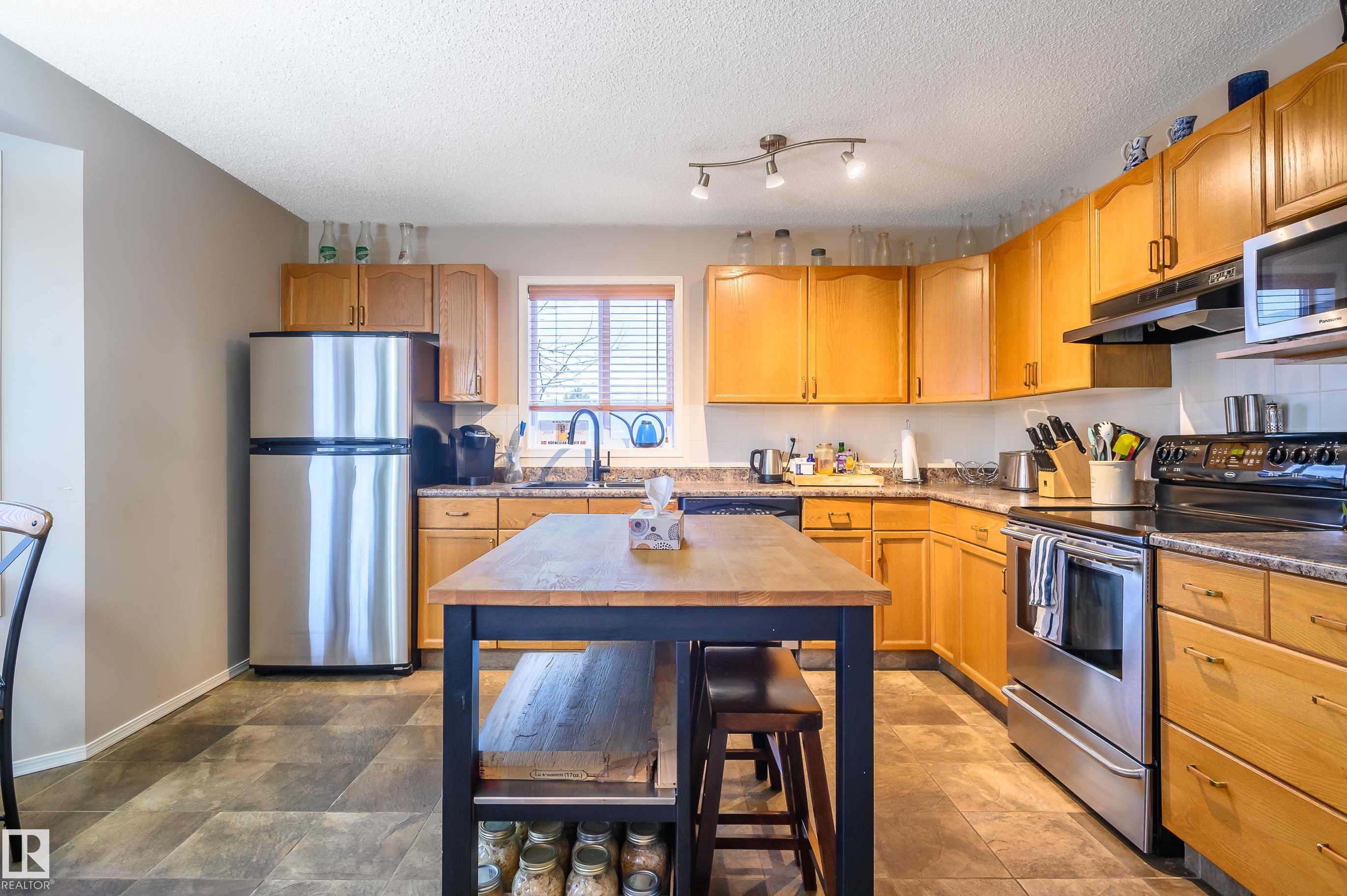 https://zimg.paragon.ice.com/ParagonImages/Property/PM/RAE/225396861/17/0/0/c70d5ca4850e3df1f98b33f7dae58a01/1/309931d0929c050162dbba07730c30c5/225396861-2a846a49-5f99-47ff-8ca0-0a8e421a37a4.JPG