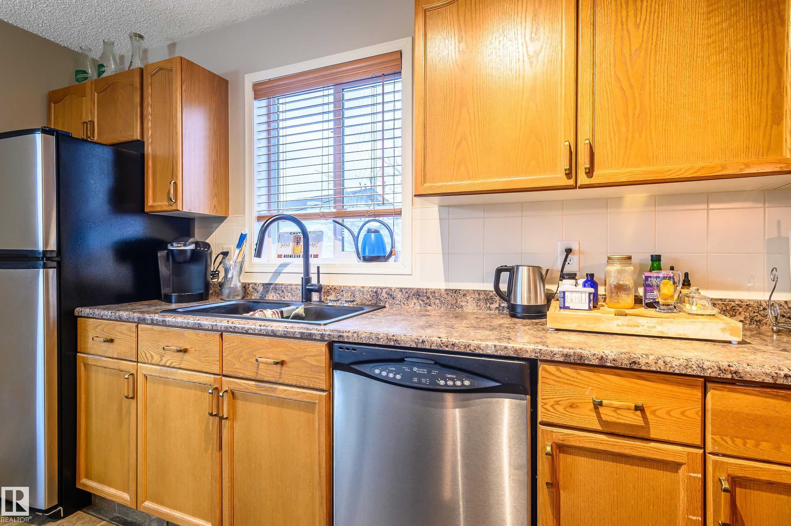https://zimg.paragon.ice.com/ParagonImages/Property/PM/RAE/225396861/21/0/0/4a25b267d57ae679414c18b9fe92a006/1/309931d0929c050162dbba07730c30c5/225396861-e9bcdad9-558a-4fda-988b-ffa855a1a9cd.JPG