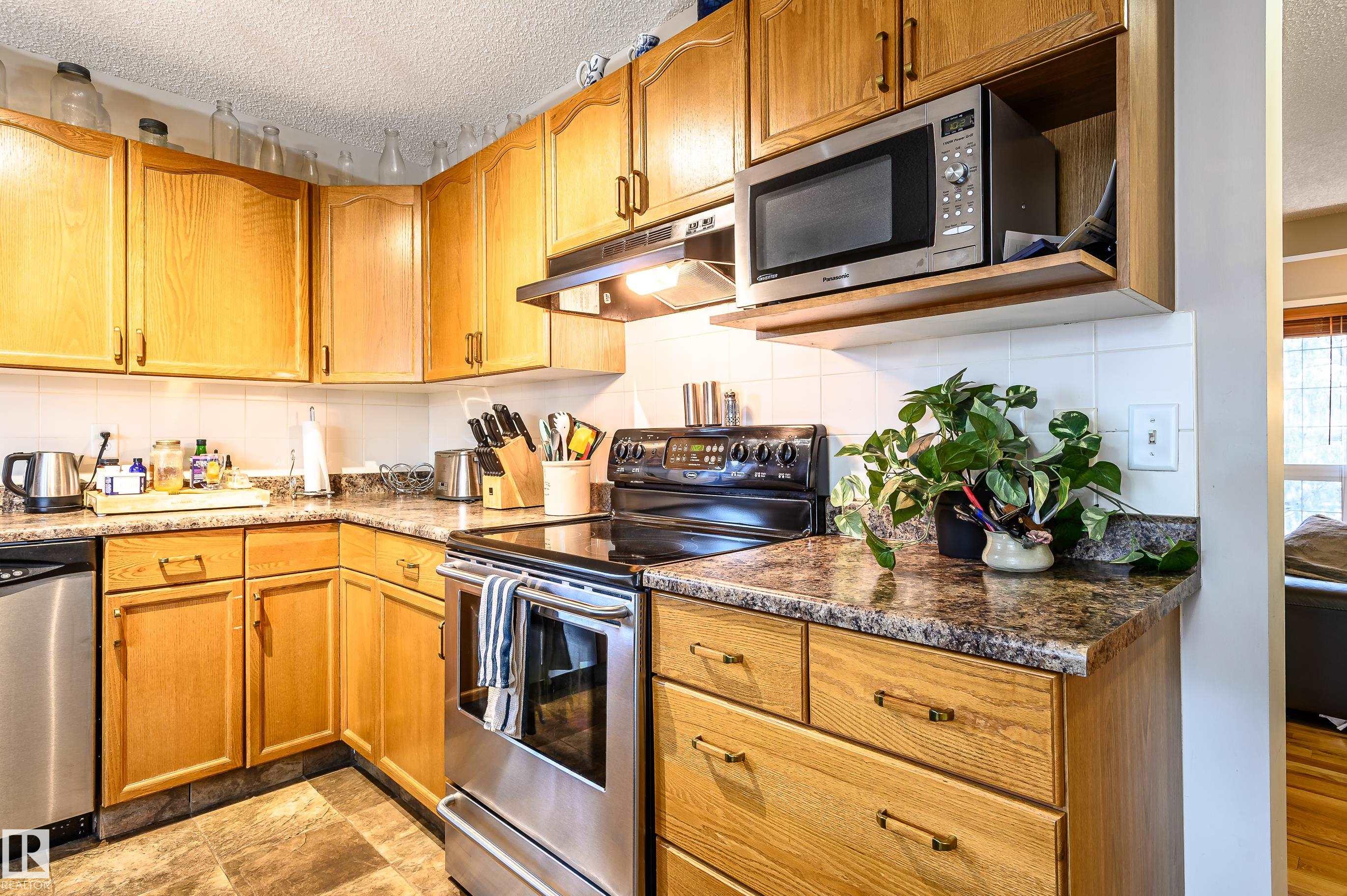https://zimg.paragon.ice.com/ParagonImages/Property/PM/RAE/225396861/22/0/0/4f81d7d9be0f8fd9117763756c489615/1/309931d0929c050162dbba07730c30c5/225396861-bd1a4d70-acf8-4d29-be0b-4bdd339b276c.JPG