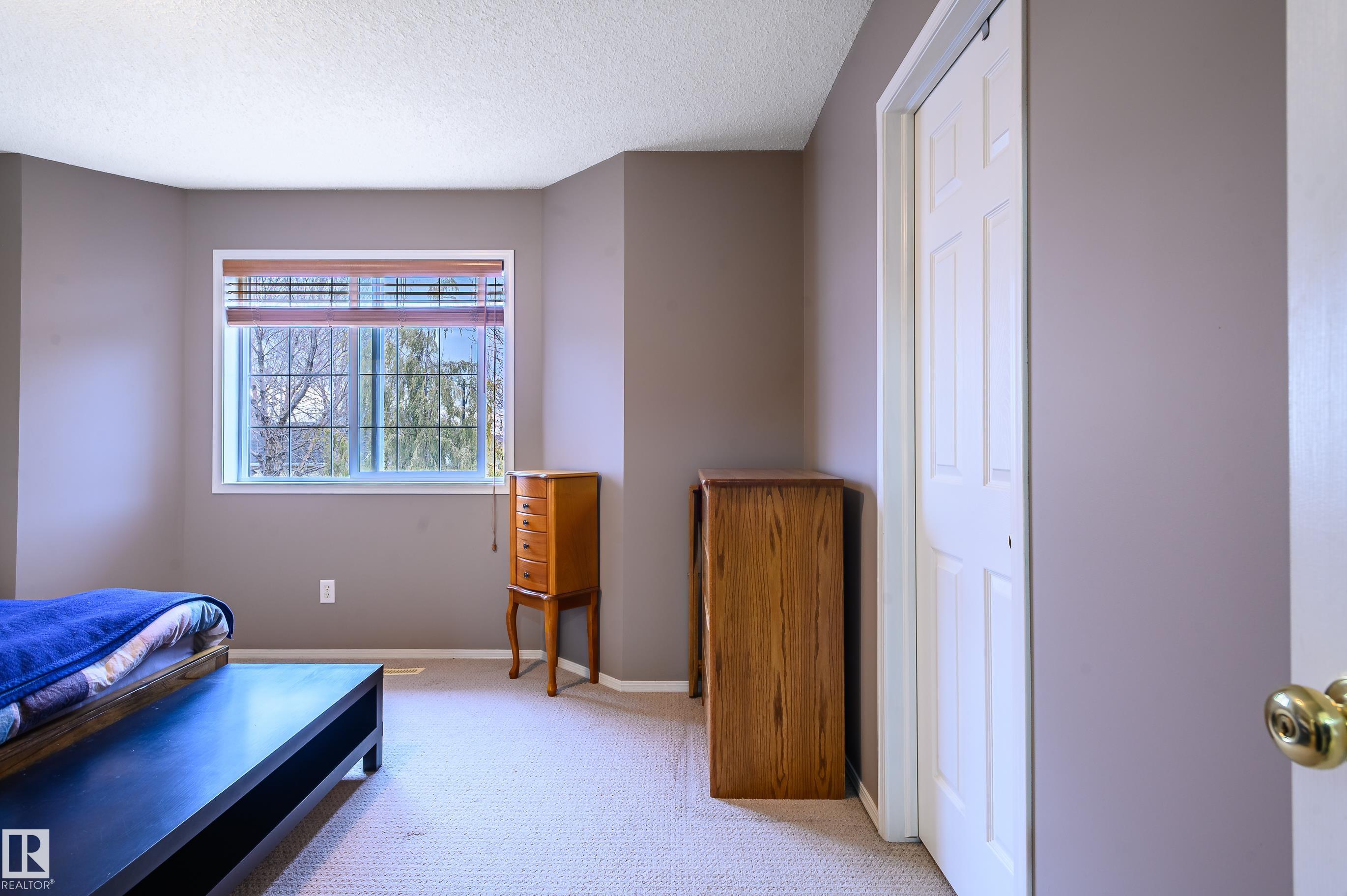 https://zimg.paragon.ice.com/ParagonImages/Property/PM/RAE/225396861/36/0/0/1ea8172a725aa4eab040de4e1dd9a2b8/1/309931d0929c050162dbba07730c30c5/225396861-7388b96e-c25e-441e-8e50-5671873e7da9.JPG