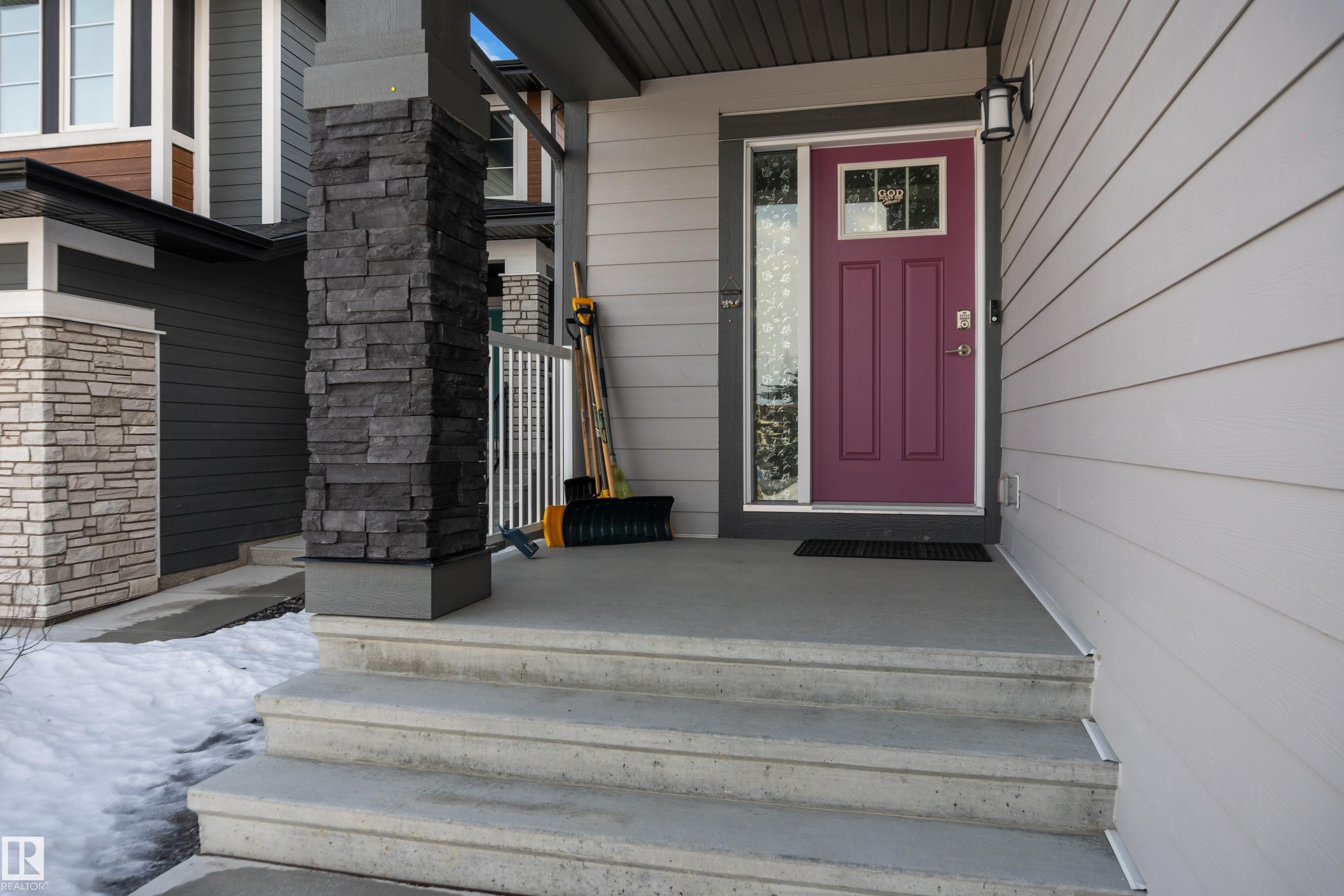 196 Edgewater Circle, Southfork, Leduc