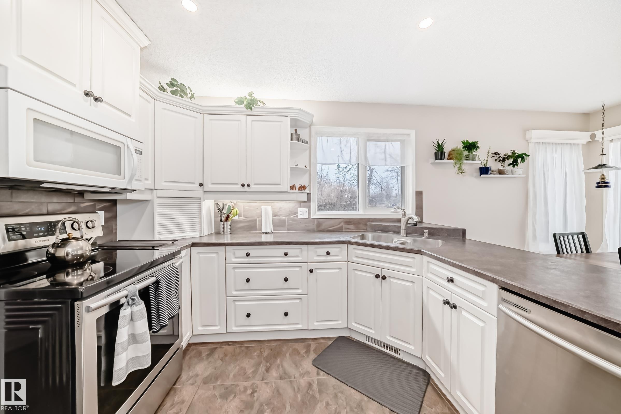 Photo 14 at 11 Guenette Place, Grove Meadows, Spruce Grove