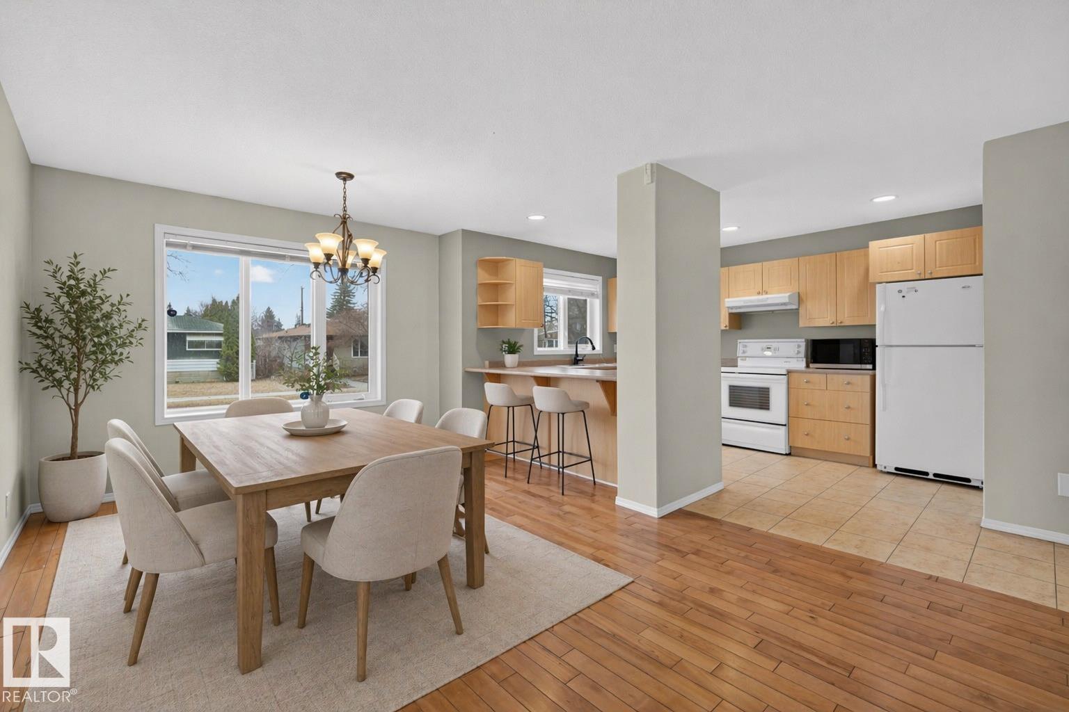 Photo 11 at 8721 88 Avenue NW, Bonnie Doon, Edmonton