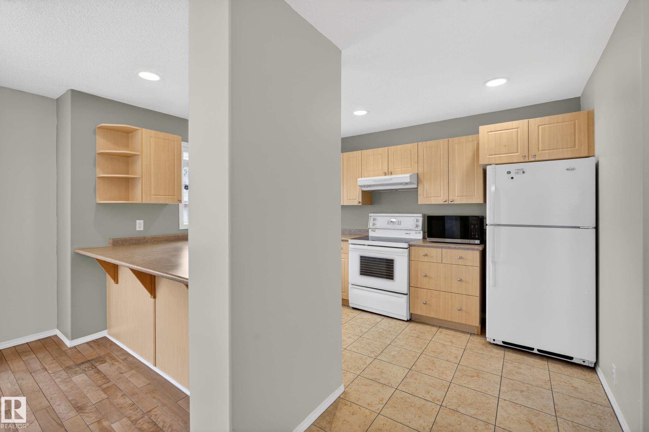 Photo 14 at 8721 88 Avenue NW, Bonnie Doon, Edmonton