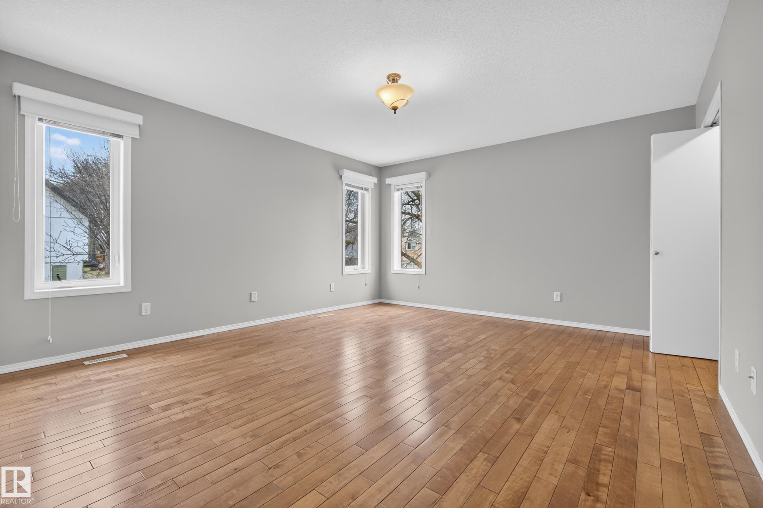 Photo 21 at 8721 88 Avenue NW, Bonnie Doon, Edmonton