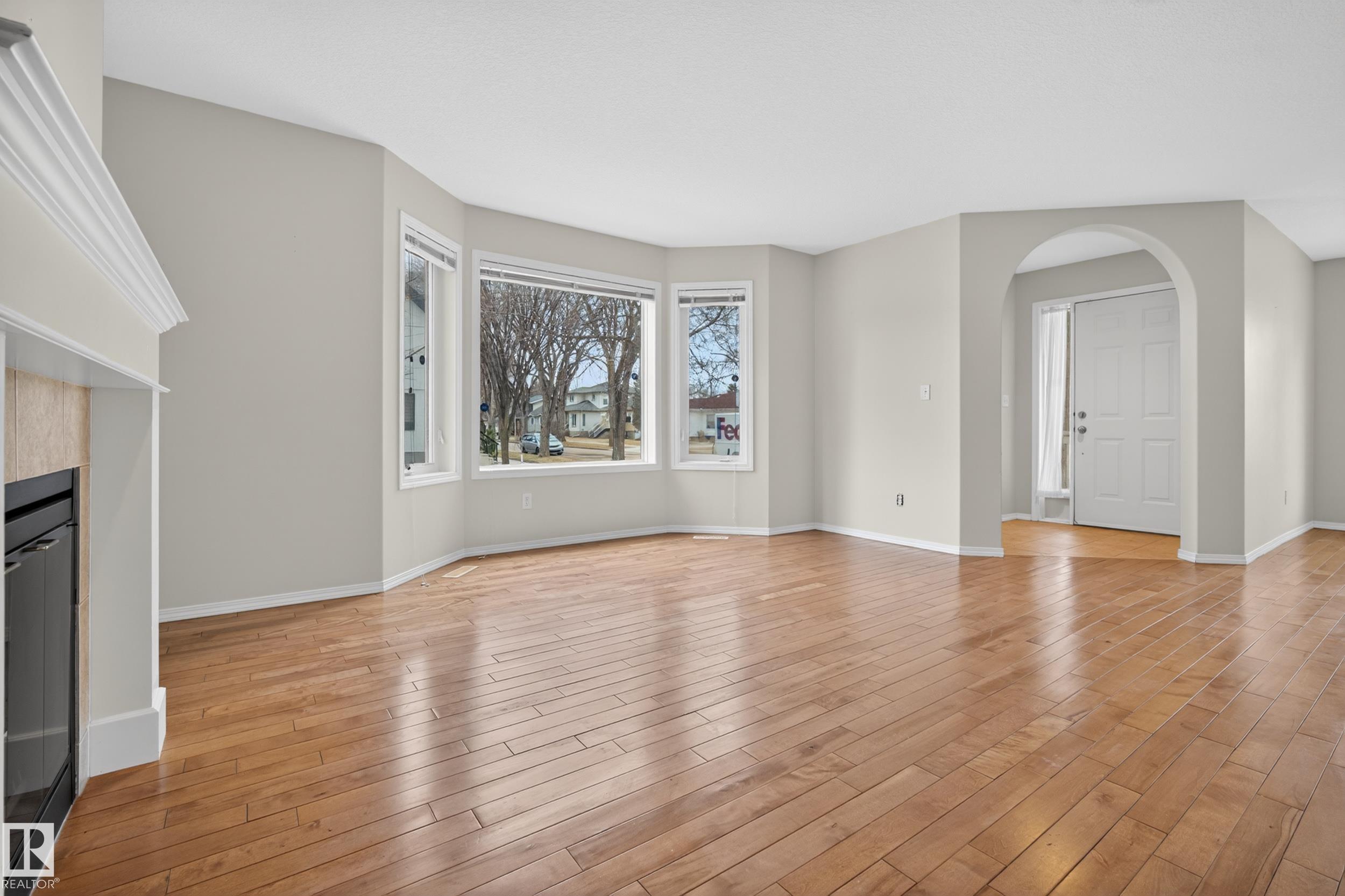 Photo 9 at 8721 88 Avenue NW, Bonnie Doon, Edmonton