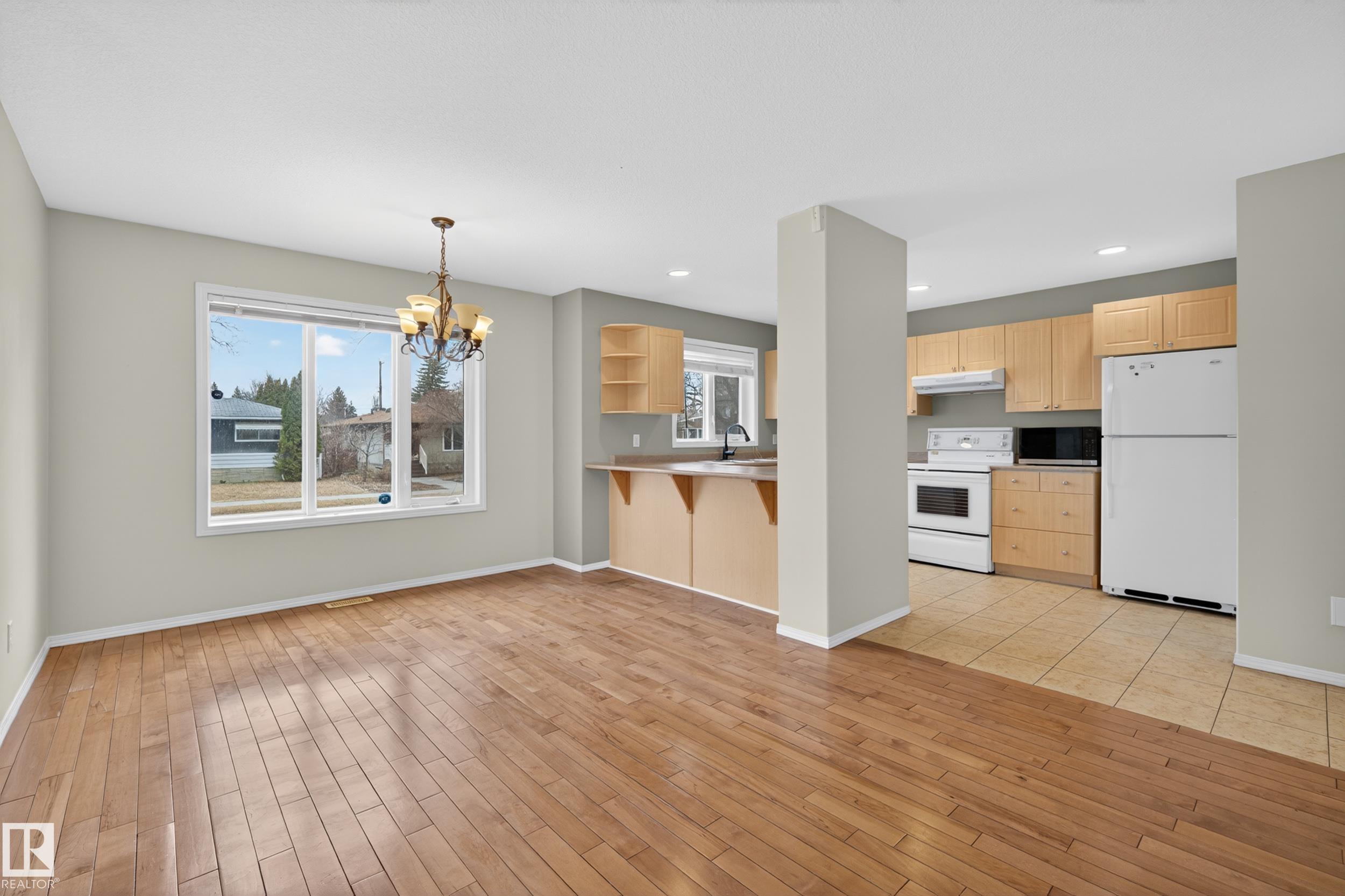 Photo 10 at 8721 88 Avenue NW, Bonnie Doon, Edmonton