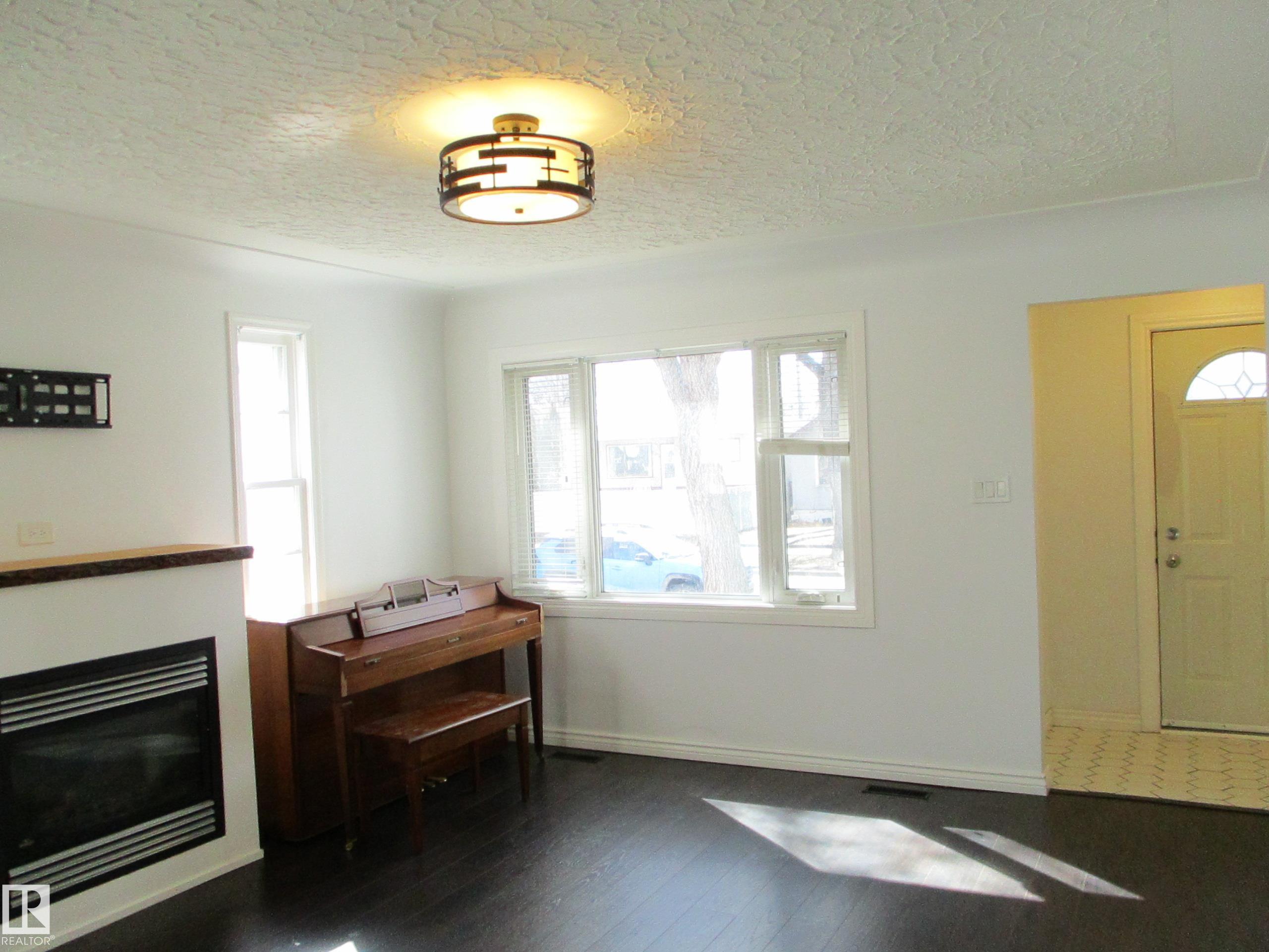 12115 64 Street NW, Montrose, Edmonton