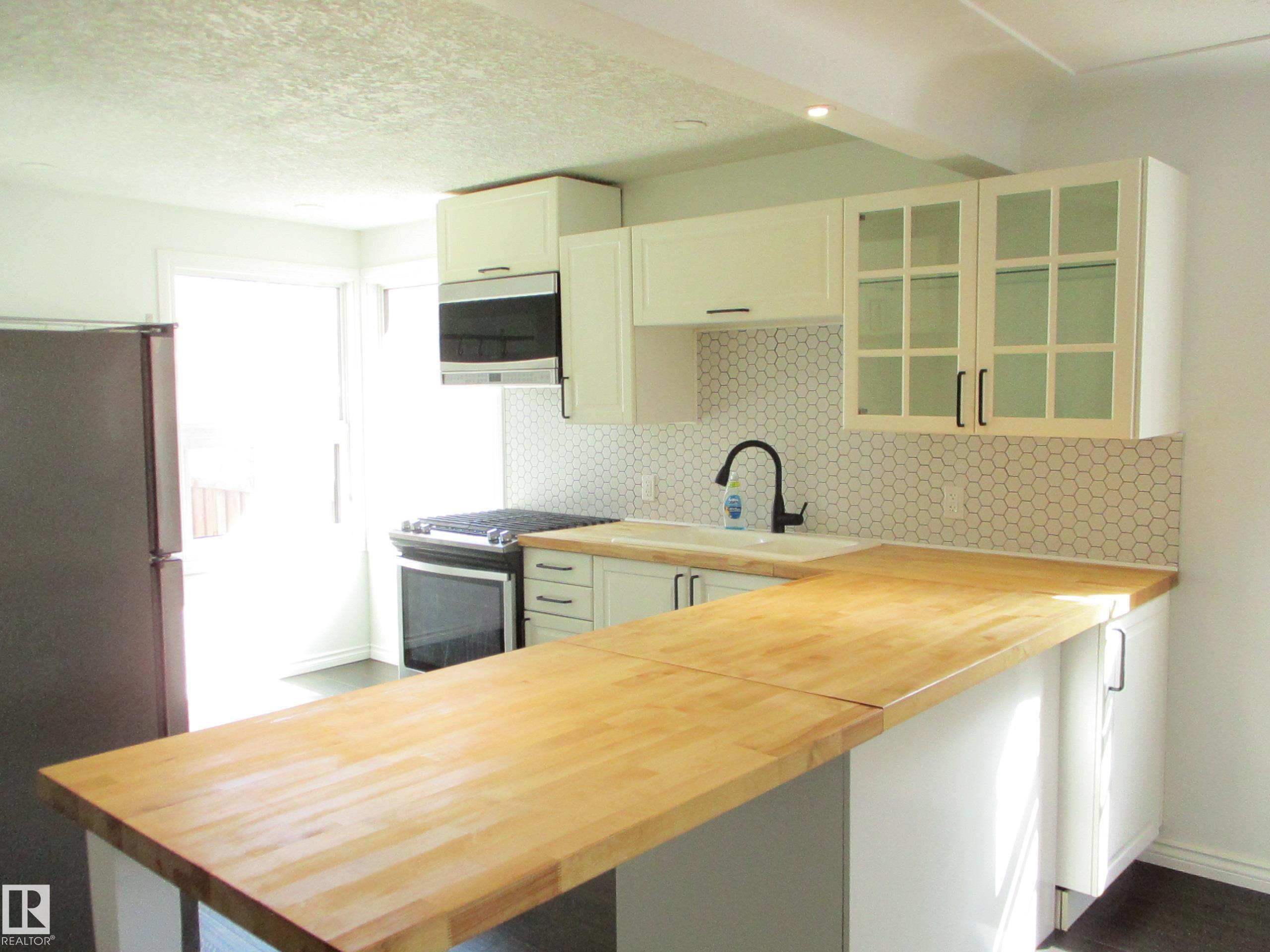 Photo 6 at 12115 64 Street NW, Montrose, Edmonton