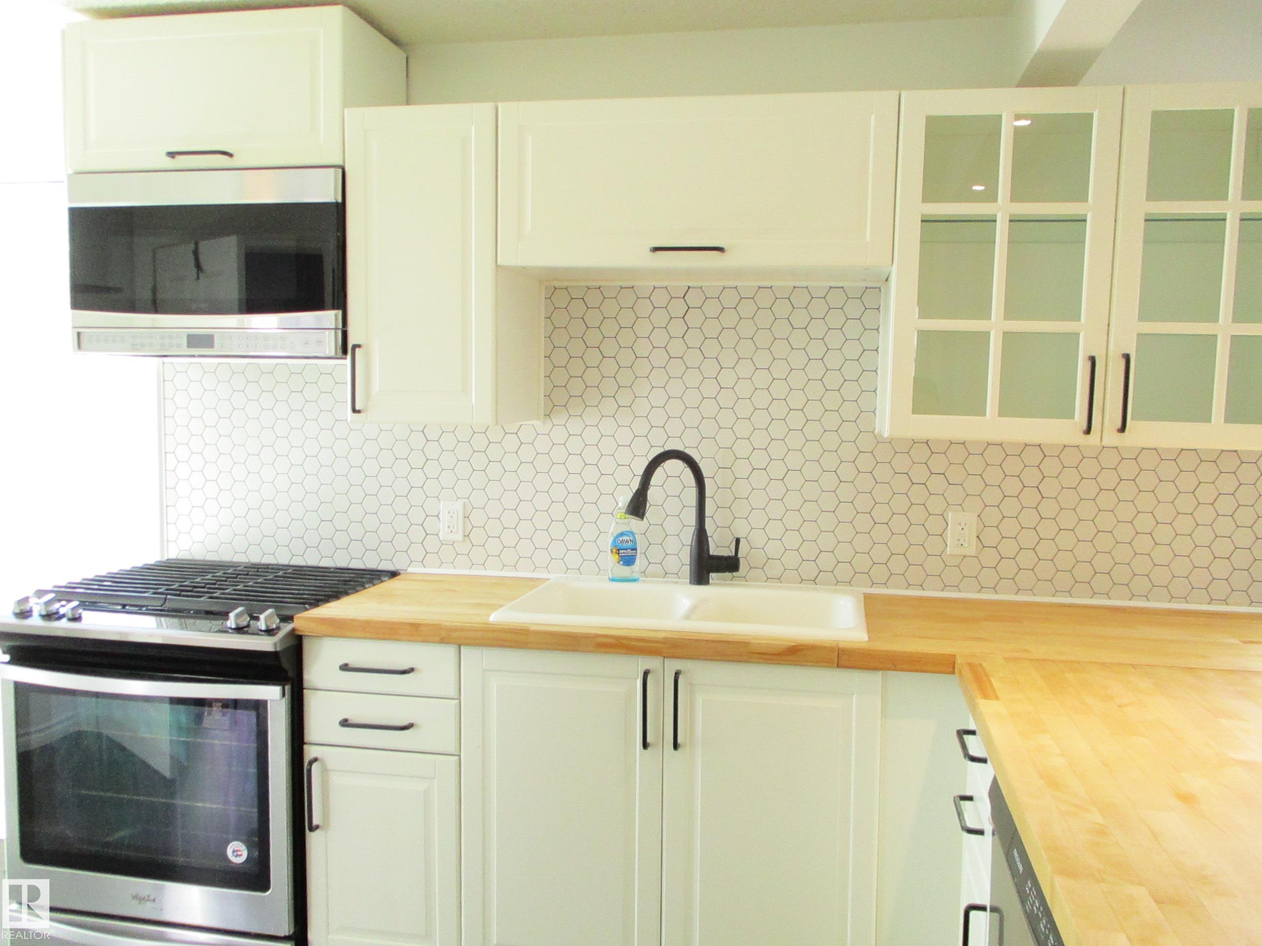 Photo 7 at 12115 64 Street NW, Montrose, Edmonton