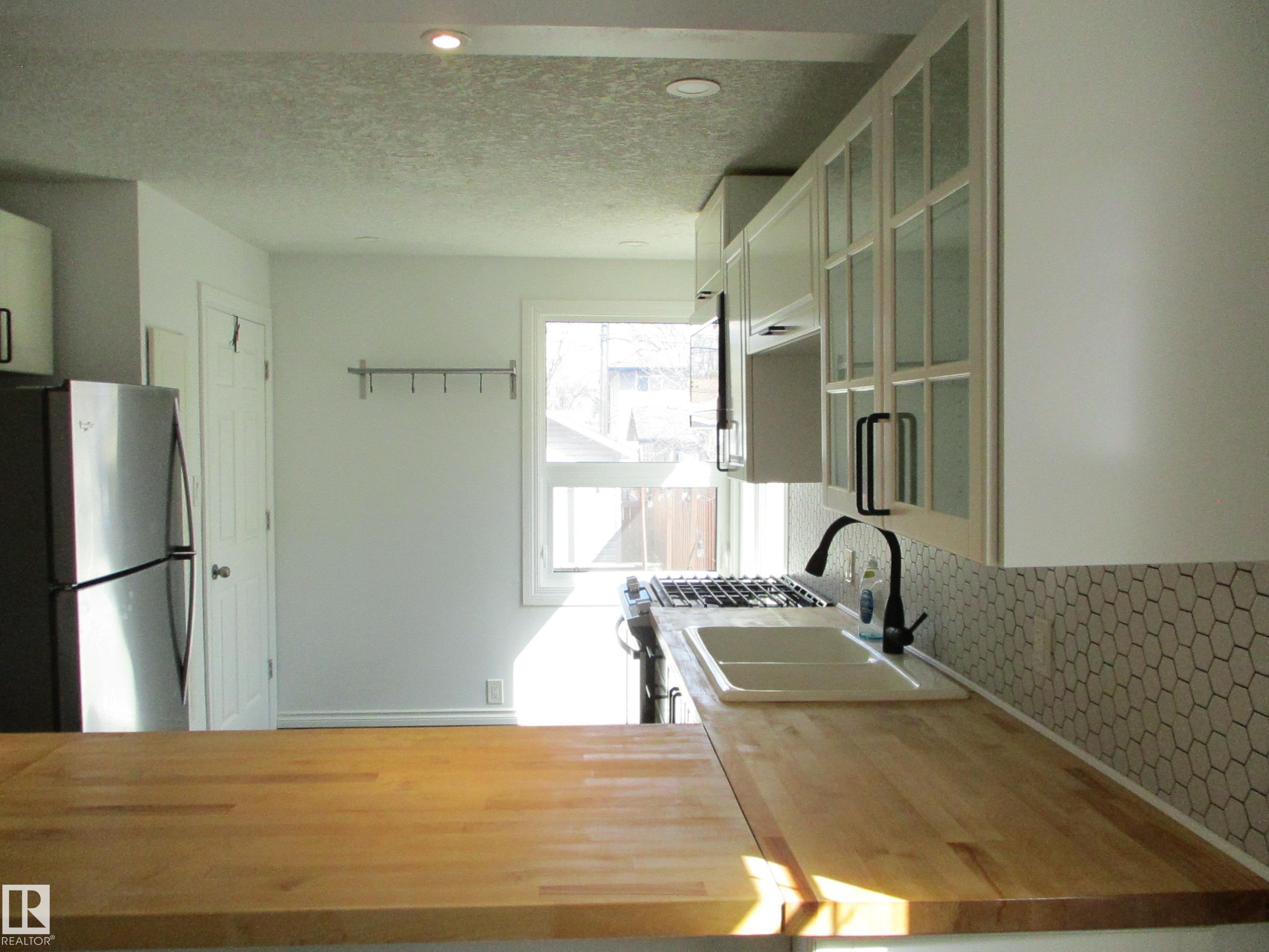 Photo 10 at 12115 64 Street NW, Montrose, Edmonton