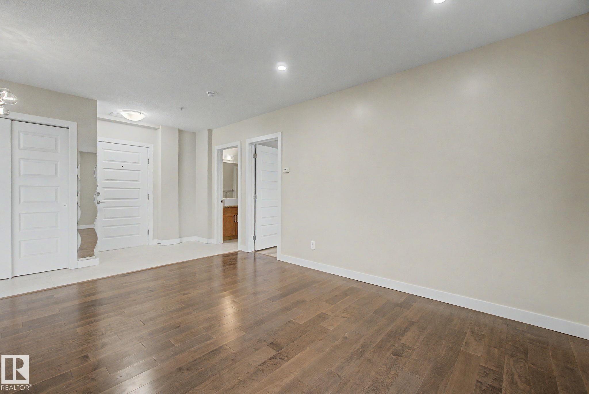 https://zimg.paragon.ice.com/ParagonImages/Property/PM/RAE/225396960/11/0/0/75c58a77764f1c506fe4c466cd8779ba/1/8ebb38ca08167147a8e6e88babdb25ed/225396960-c10a46f1-08a4-4419-8eaf-4c025d9266cf.JPG