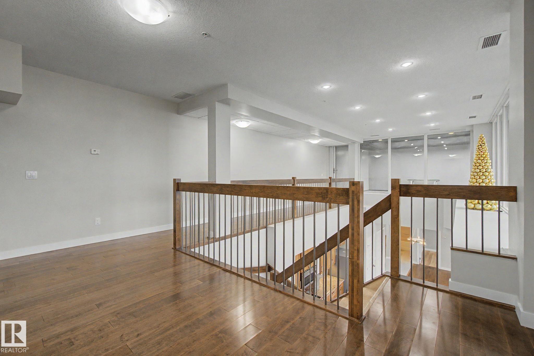 https://zimg.paragon.ice.com/ParagonImages/Property/PM/RAE/225396960/44/0/0/006f1cdf80cd93b88e75284e75f7342a/1/8ebb38ca08167147a8e6e88babdb25ed/225396960-f83f7fe4-5de6-4a74-a7b5-c35d345ff13d.JPG