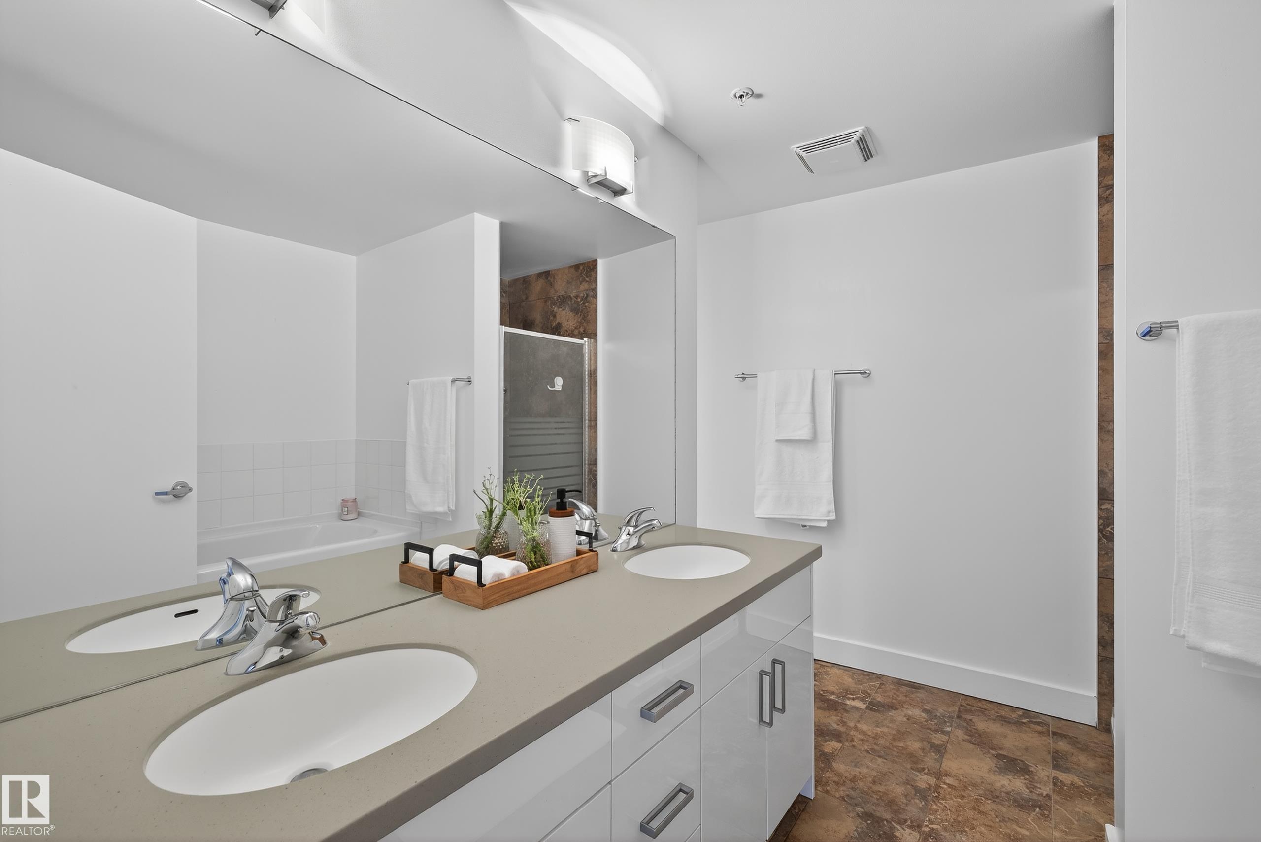 Photo 21 at 701 10028 119 Street NW, Wîhkwêntôwin, Edmonton