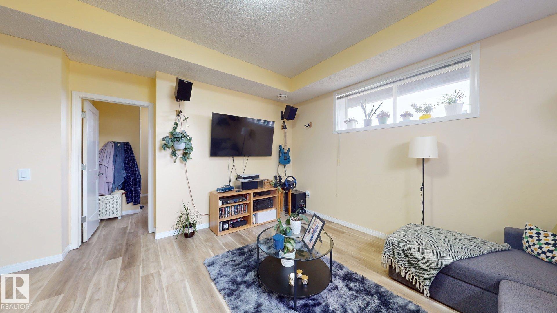 Photo 12 at 2 - 6520 2 Avenue SW, Charlesworth, Edmonton