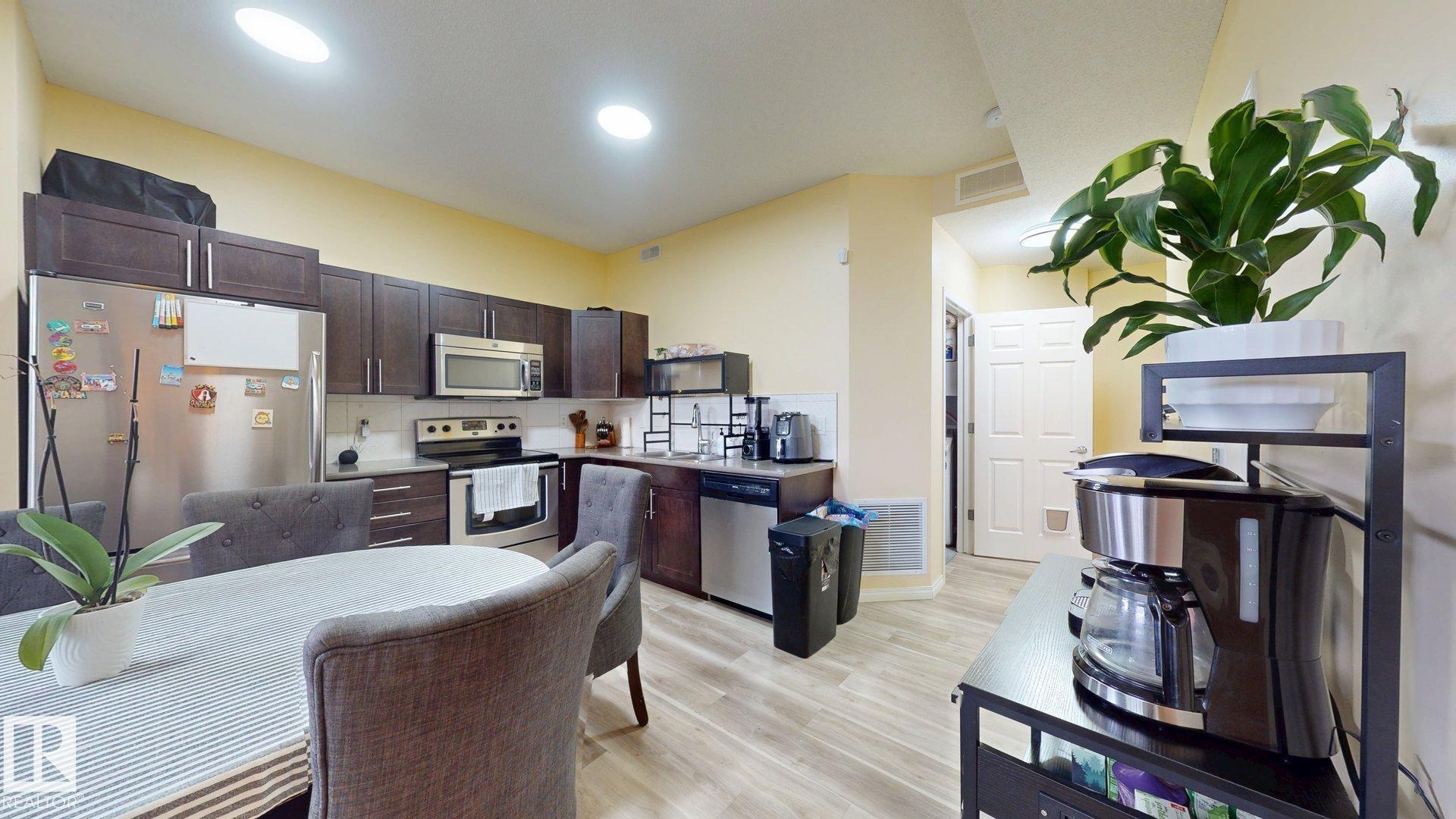 Photo 8 at 2 - 6520 2 Avenue SW, Charlesworth, Edmonton