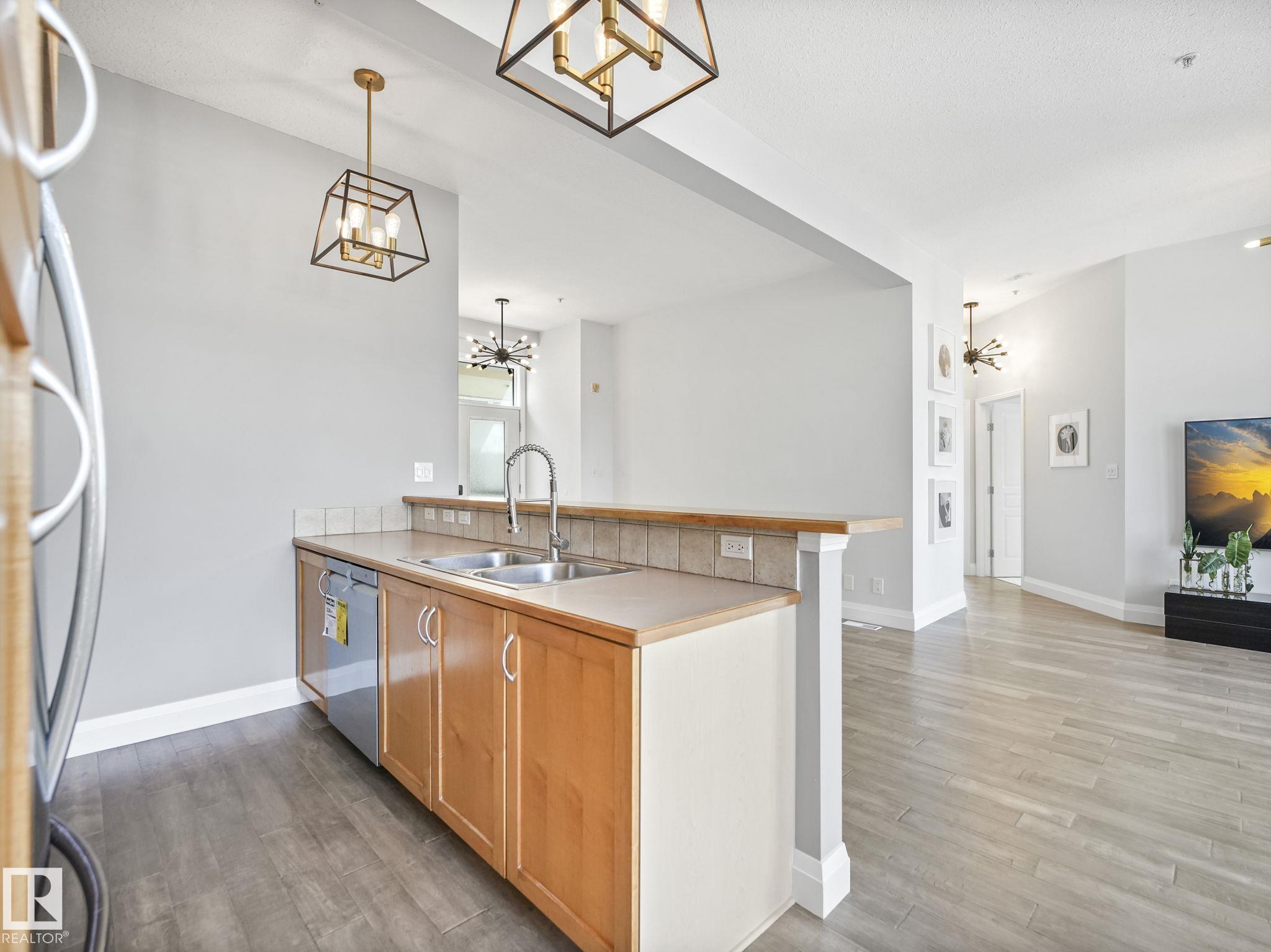 https://zimg.paragon.ice.com/ParagonImages/Property/PM/RAE/225397002/20/0/0/5709ba00eb14d9865e27d249771eb6bb/1/a2d5f4e692001133d2252cae90c9e812/225397002-e45d8188-6e99-401f-a08e-1753f422b60e.JPG