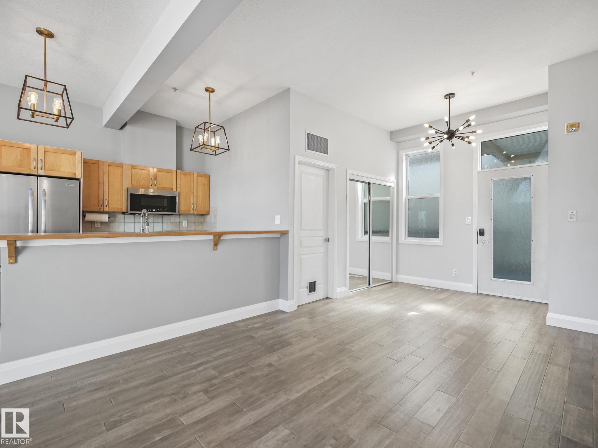 https://zimg.paragon.ice.com/ParagonImages/Property/PM/RAE/225397002/7/0/0/332d2e2178a26224df186ed588aa2b5d/1/a2d5f4e692001133d2252cae90c9e812/225397002-4071506e-e73d-4888-a73d-62eb948d04ef.JPG