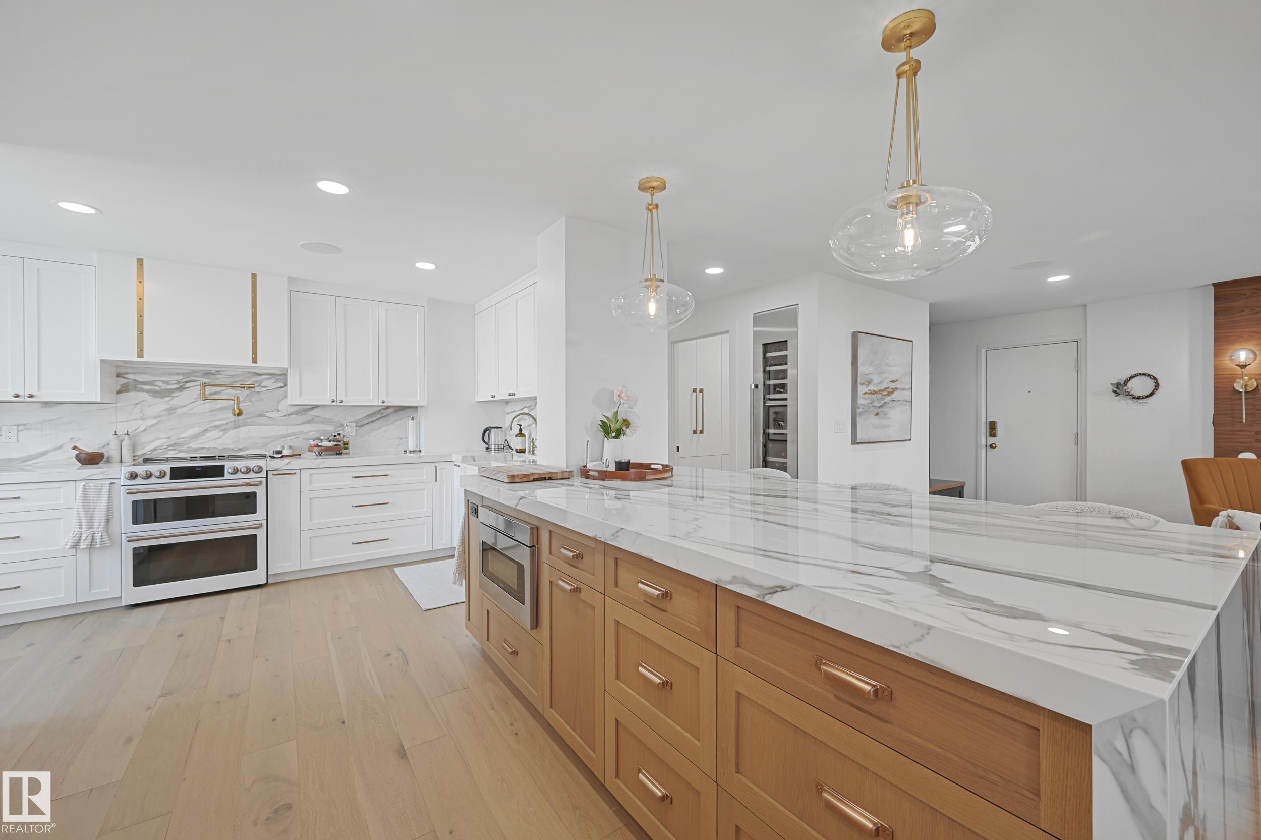 701 - 11503 100 Avenue NW, Wîhkwêntôwin, Edmonton