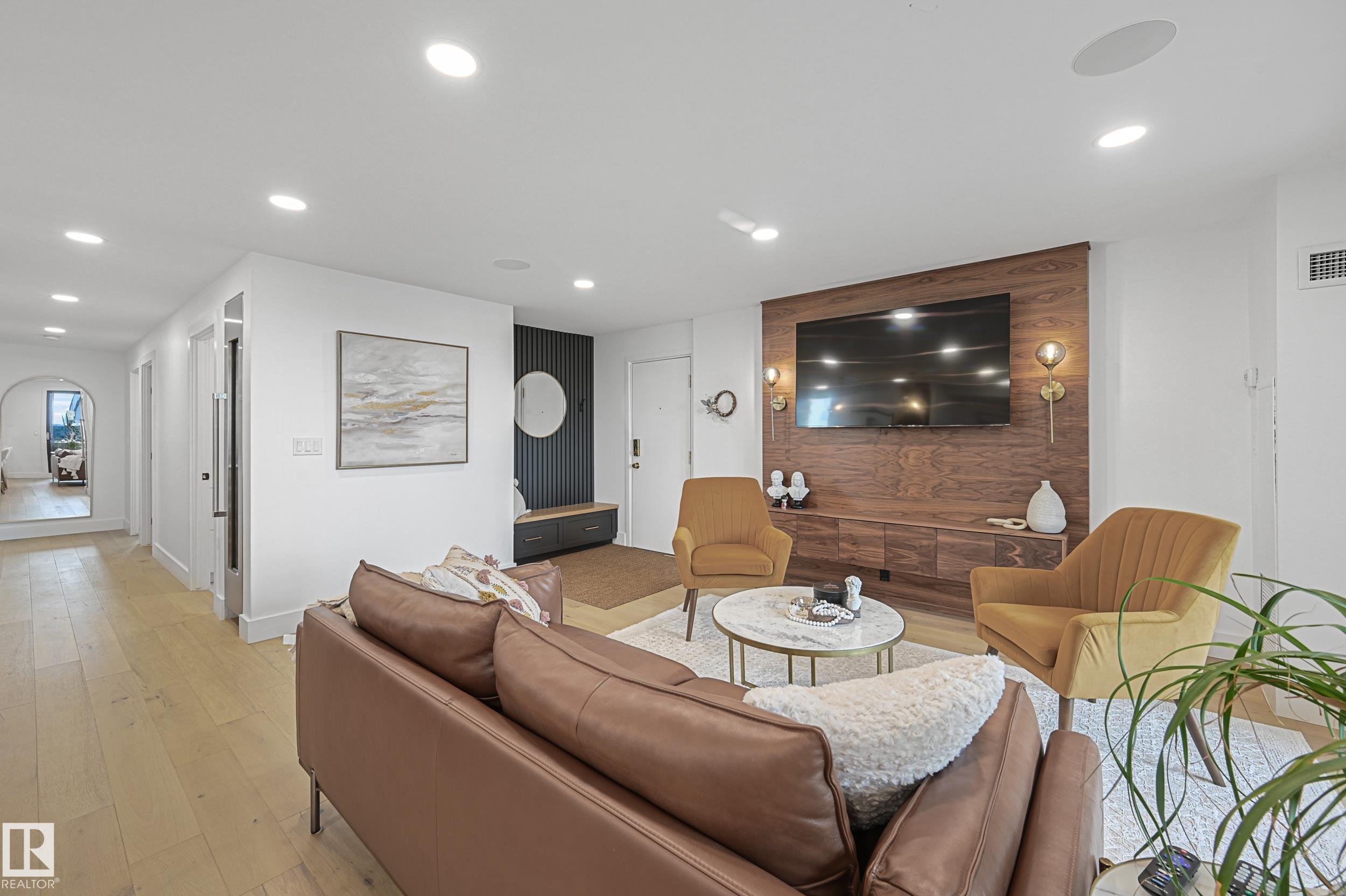 701 - 11503 100 Avenue NW, Wîhkwêntôwin, Edmonton