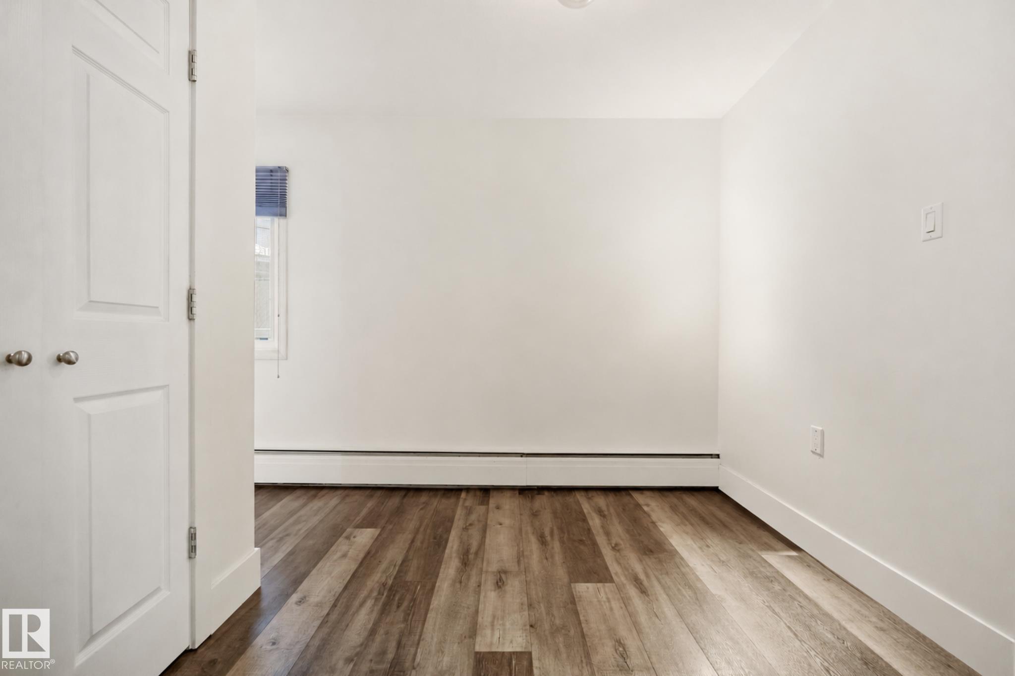 https://zimg.paragon.ice.com/ParagonImages/Property/PM/RAE/225397018/12/0/0/50e14b8c4d47fb7097fd488e3908b231/1/106596cbf71663033a35d06c3524f8d2/225397018-e4baa474-da69-499a-b741-ce5e075079bc.JPG