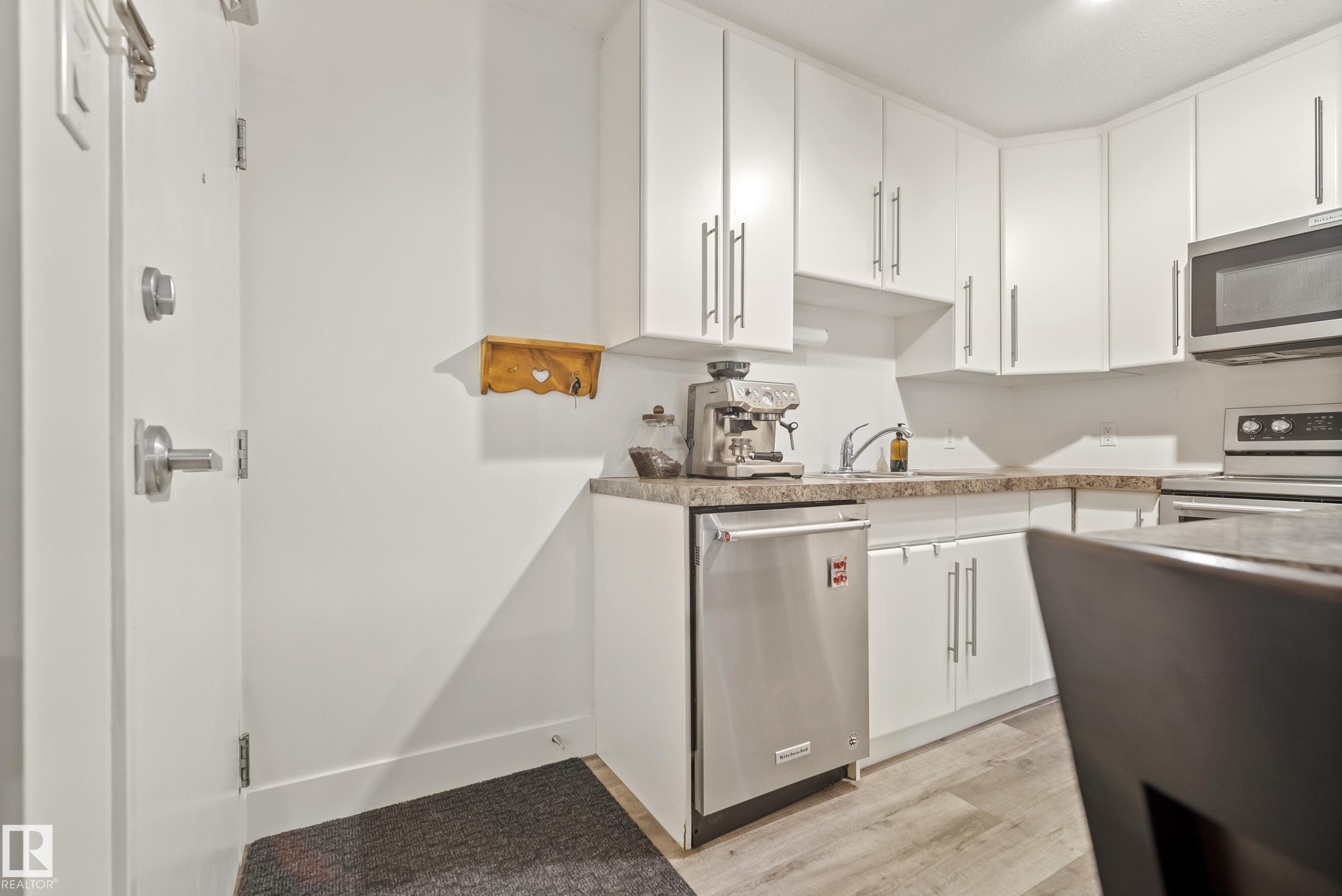 Photo 13 at 103 - 9715 110 Street NW, Wîhkwêntôwin, Edmonton