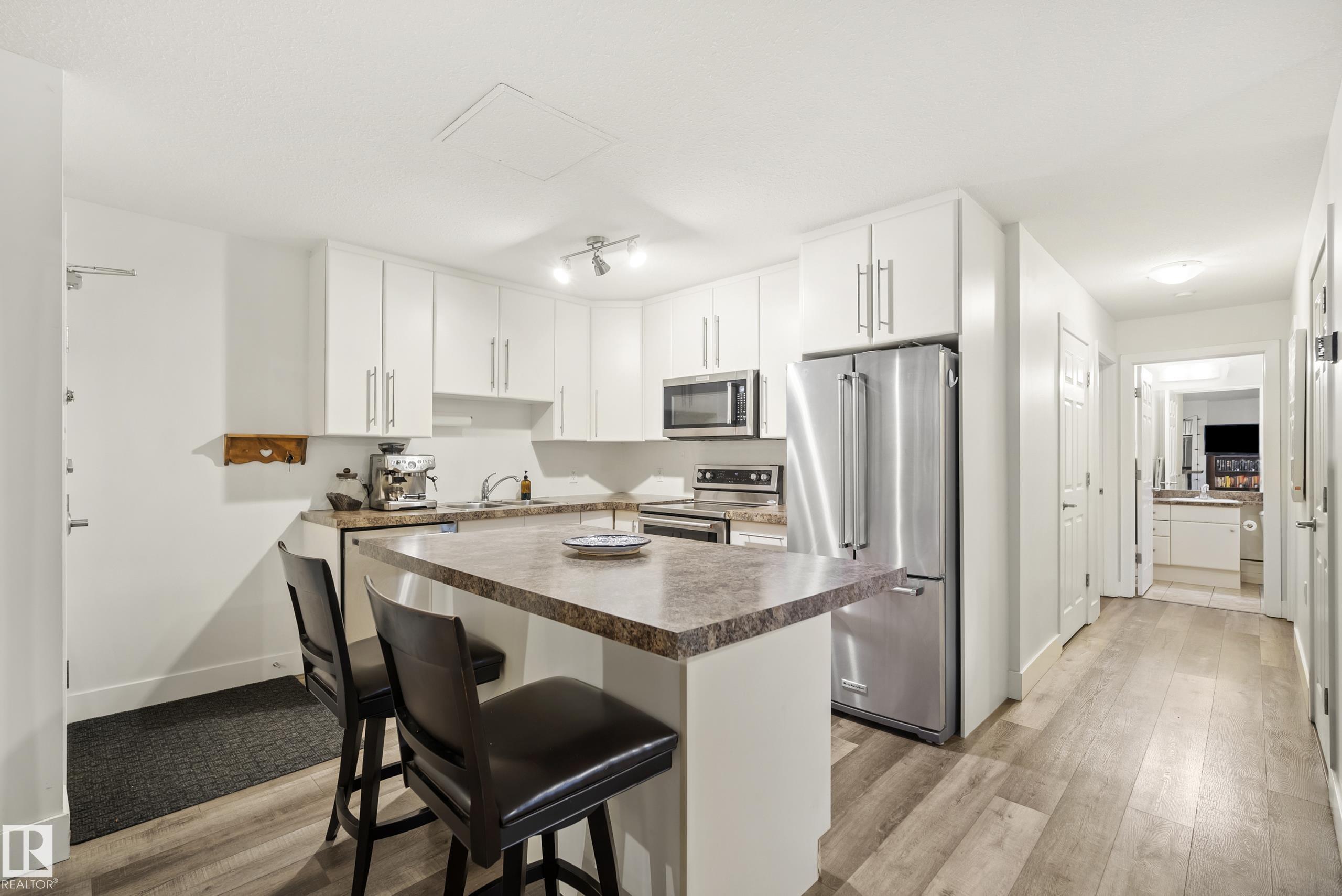 Photo 14 at 103 - 9715 110 Street NW, Wîhkwêntôwin, Edmonton