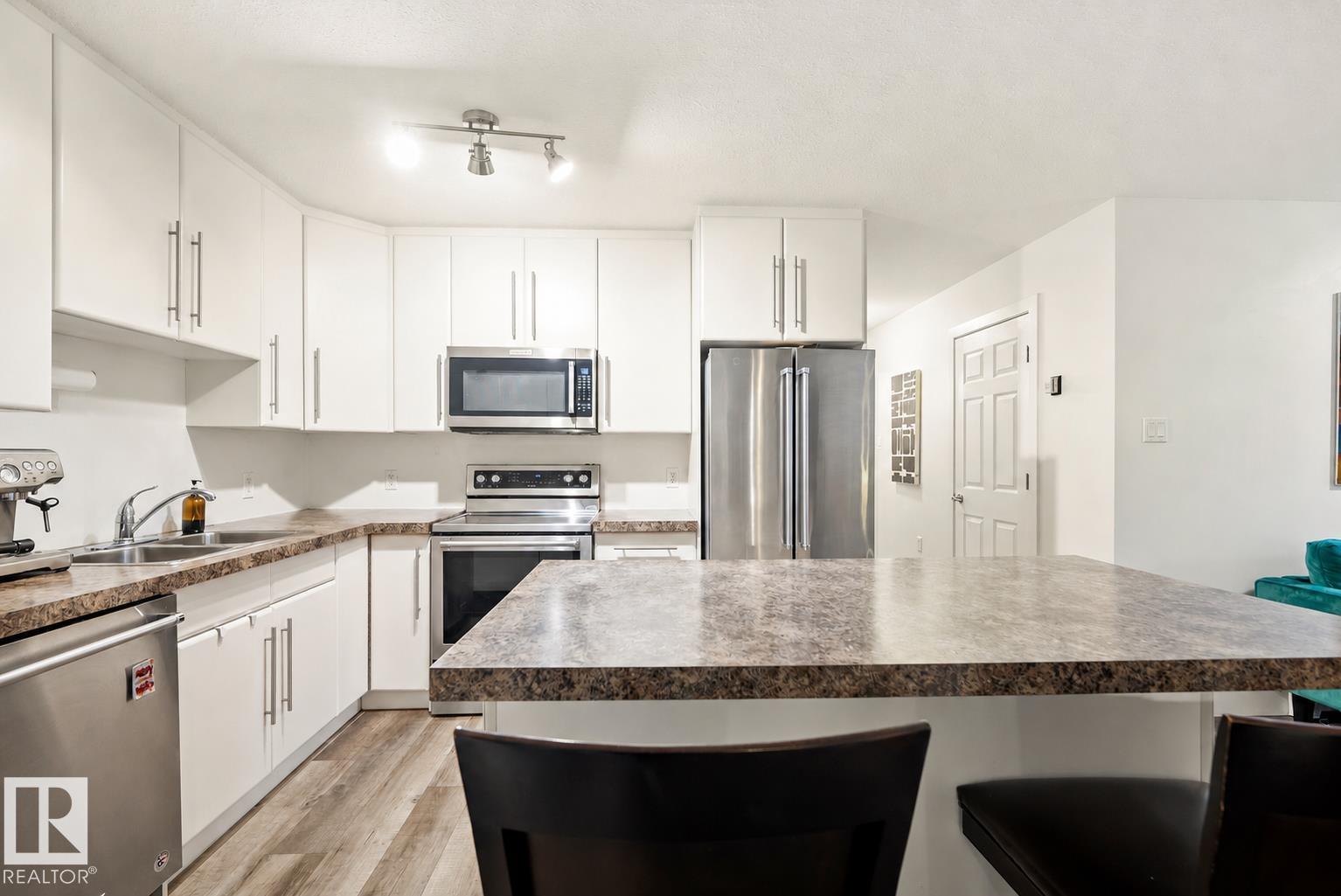https://zimg.paragon.ice.com/ParagonImages/Property/PM/RAE/225397018/3/0/0/1c91c6ef2b807afac0285a33630a0d0e/1/106596cbf71663033a35d06c3524f8d2/225397018-f2339bf7-ac7b-438f-bb13-9c6f30bd3208.JPG