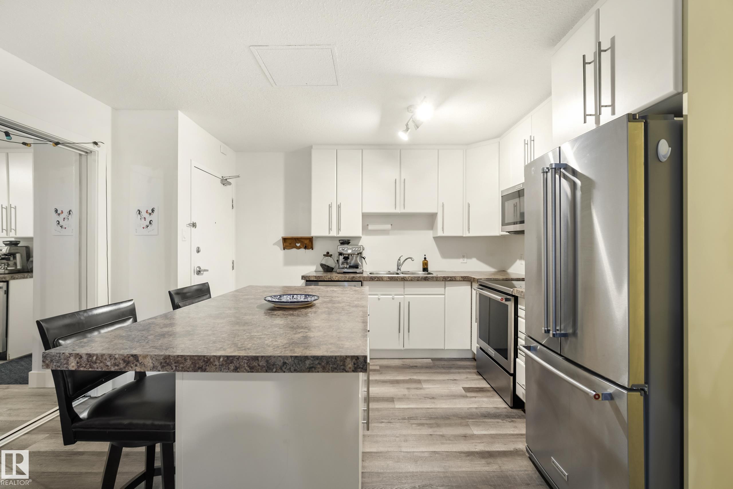 Photo 7 at 103 - 9715 110 Street NW, Wîhkwêntôwin, Edmonton