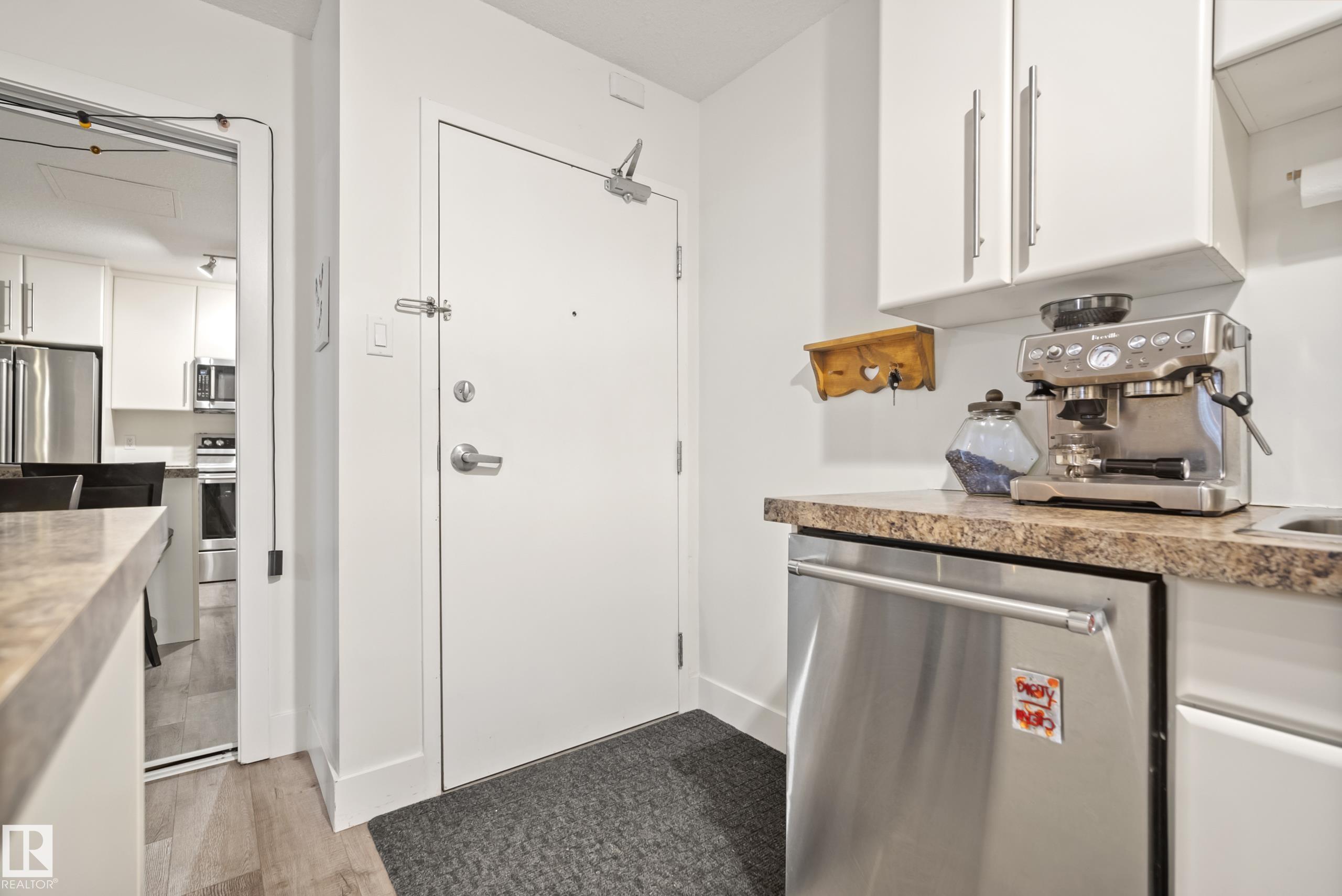 Photo 9 at 103 - 9715 110 Street NW, Wîhkwêntôwin, Edmonton