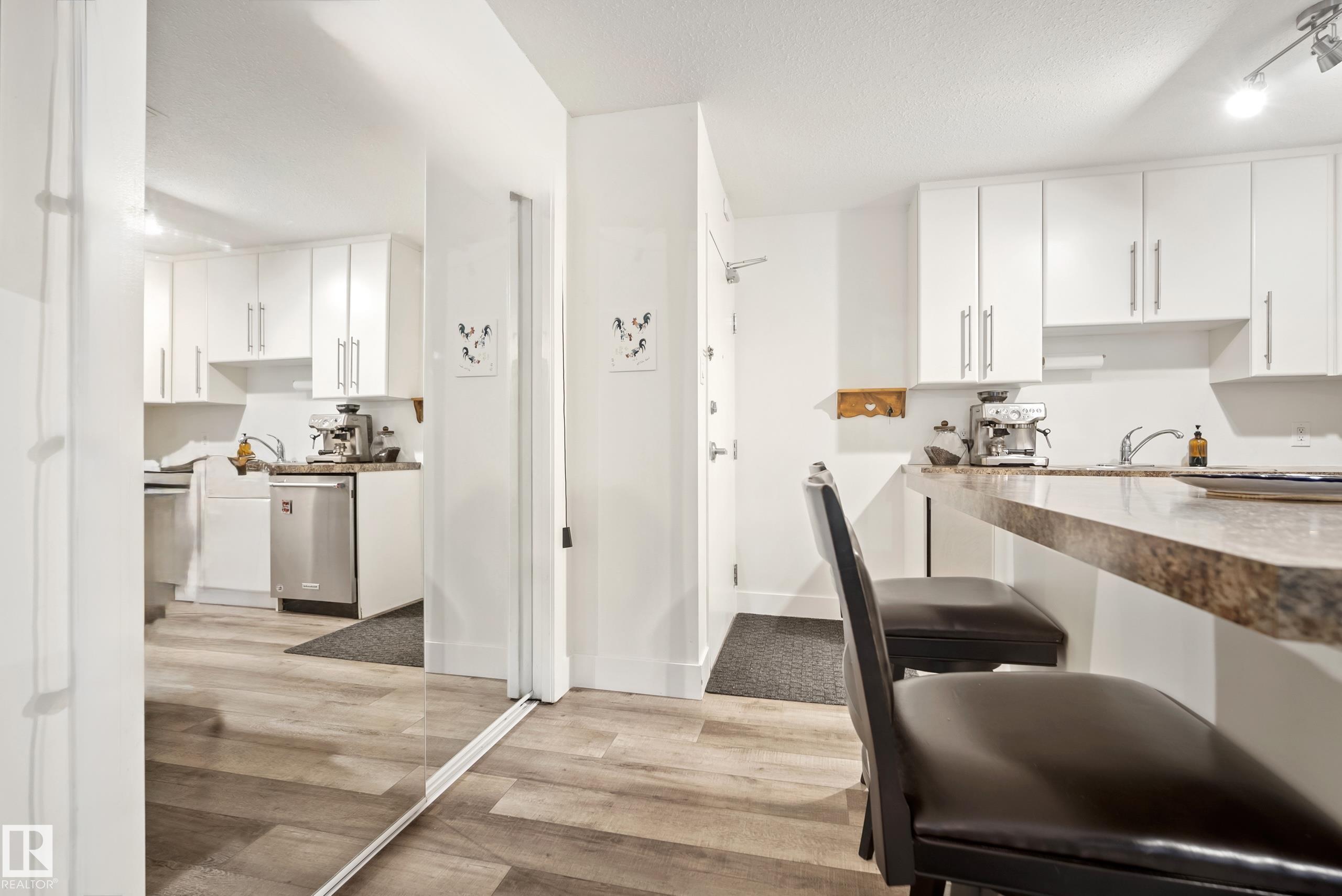 Photo 10 at 103 - 9715 110 Street NW, Wîhkwêntôwin, Edmonton