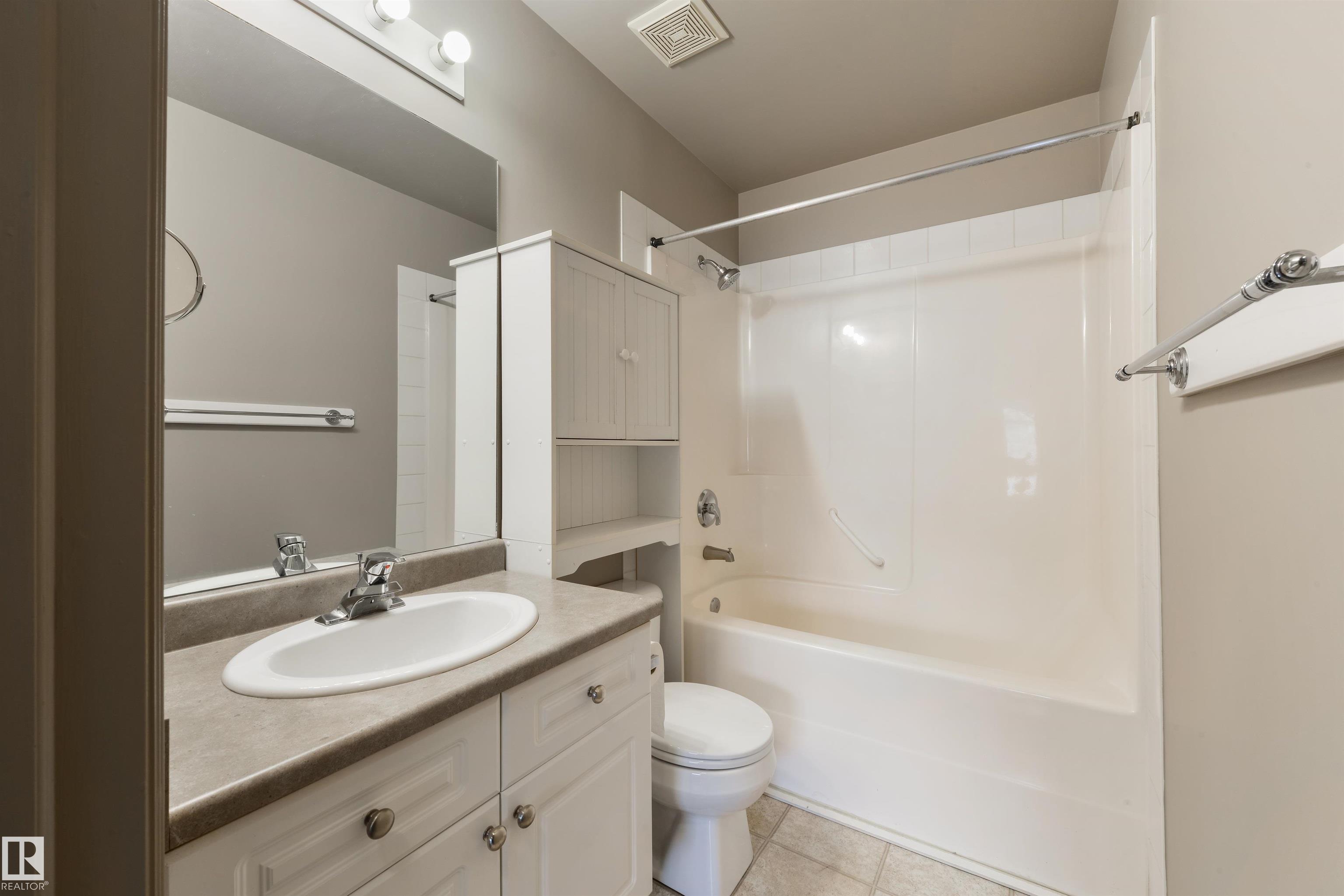 Photo 16 at 301 - 10033 116 Street NW, Wîhkwêntôwin, Edmonton