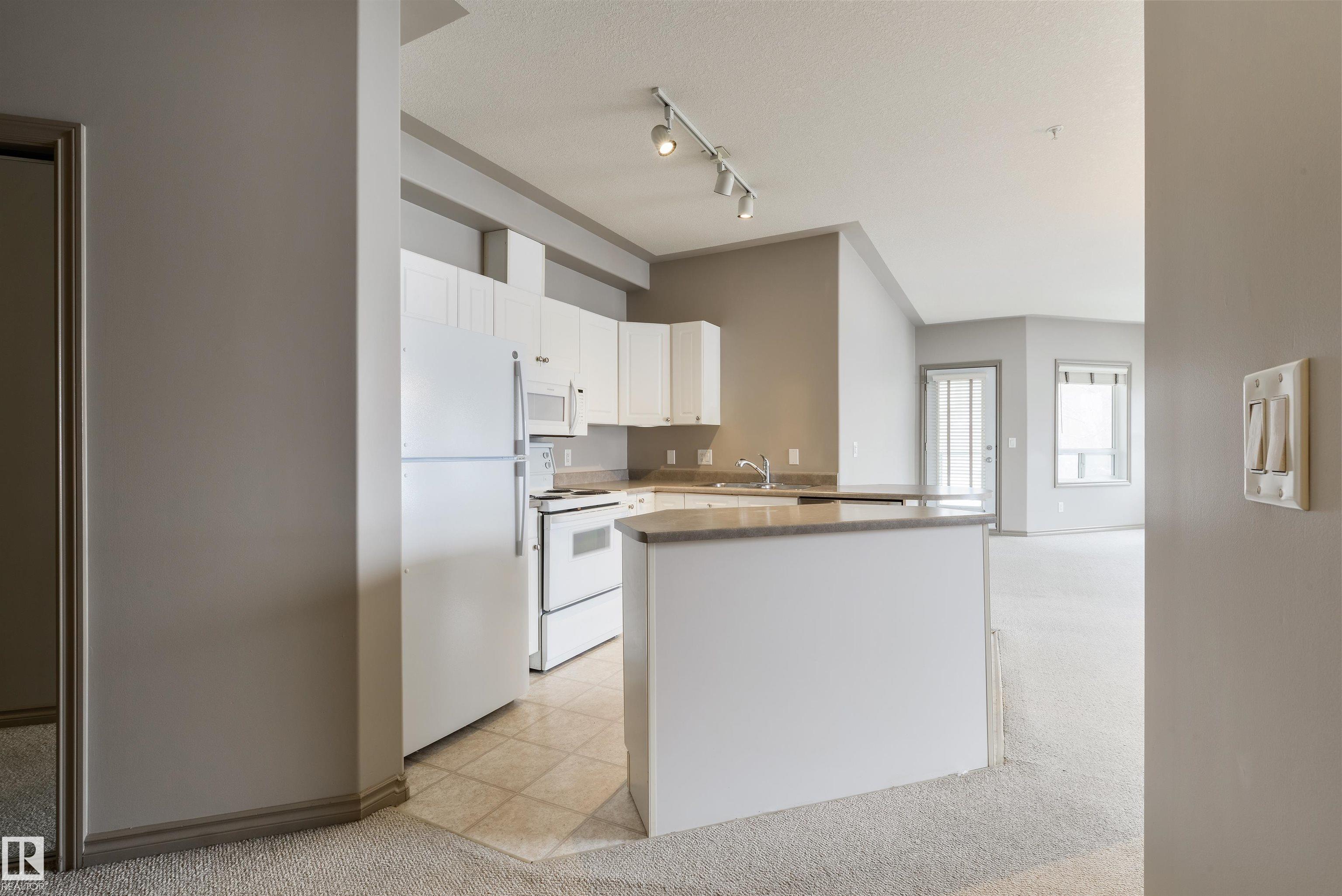 Photo 18 at 301 - 10033 116 Street NW, Wîhkwêntôwin, Edmonton