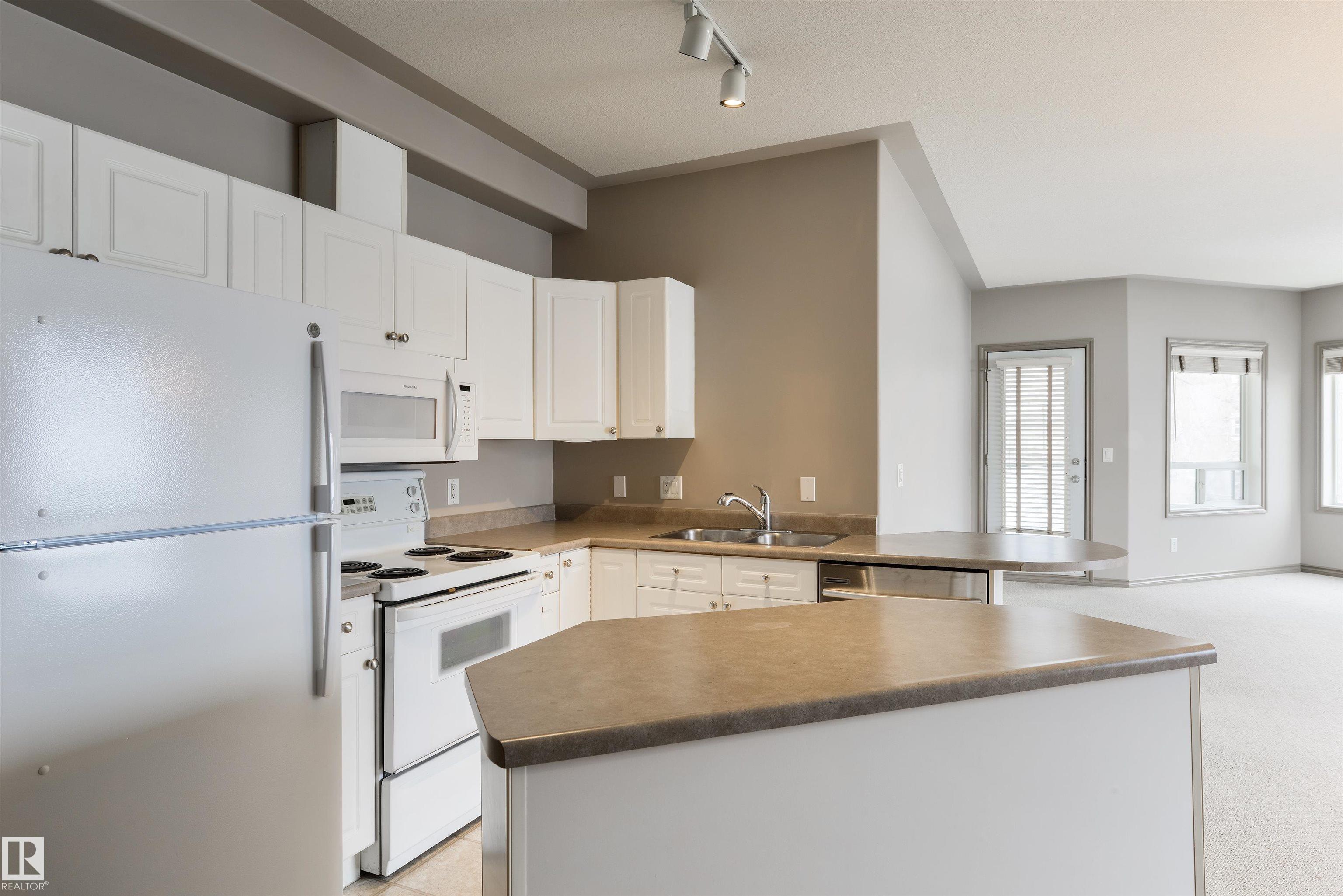 Photo 19 at 301 - 10033 116 Street NW, Wîhkwêntôwin, Edmonton