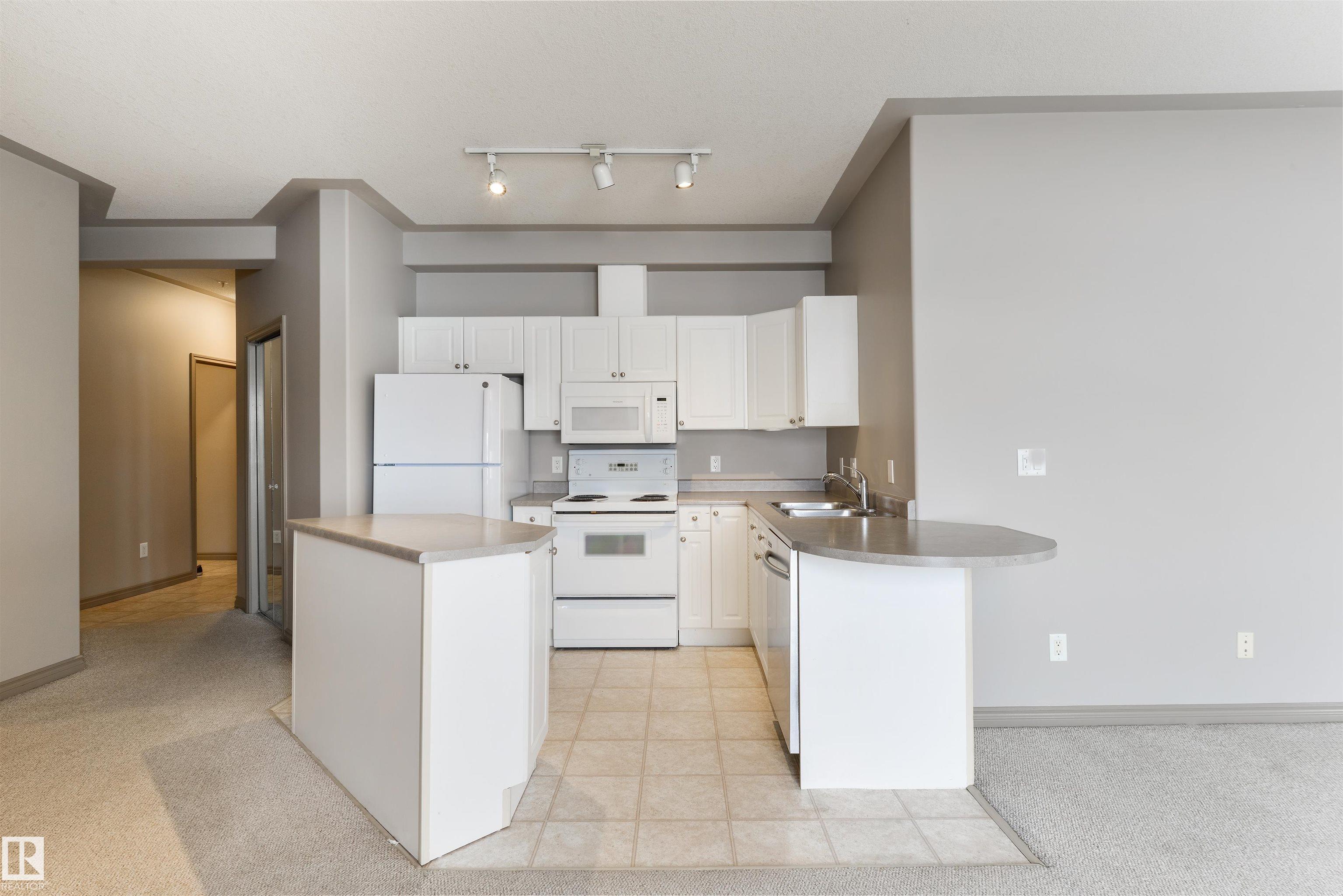 Photo 20 at 301 - 10033 116 Street NW, Wîhkwêntôwin, Edmonton