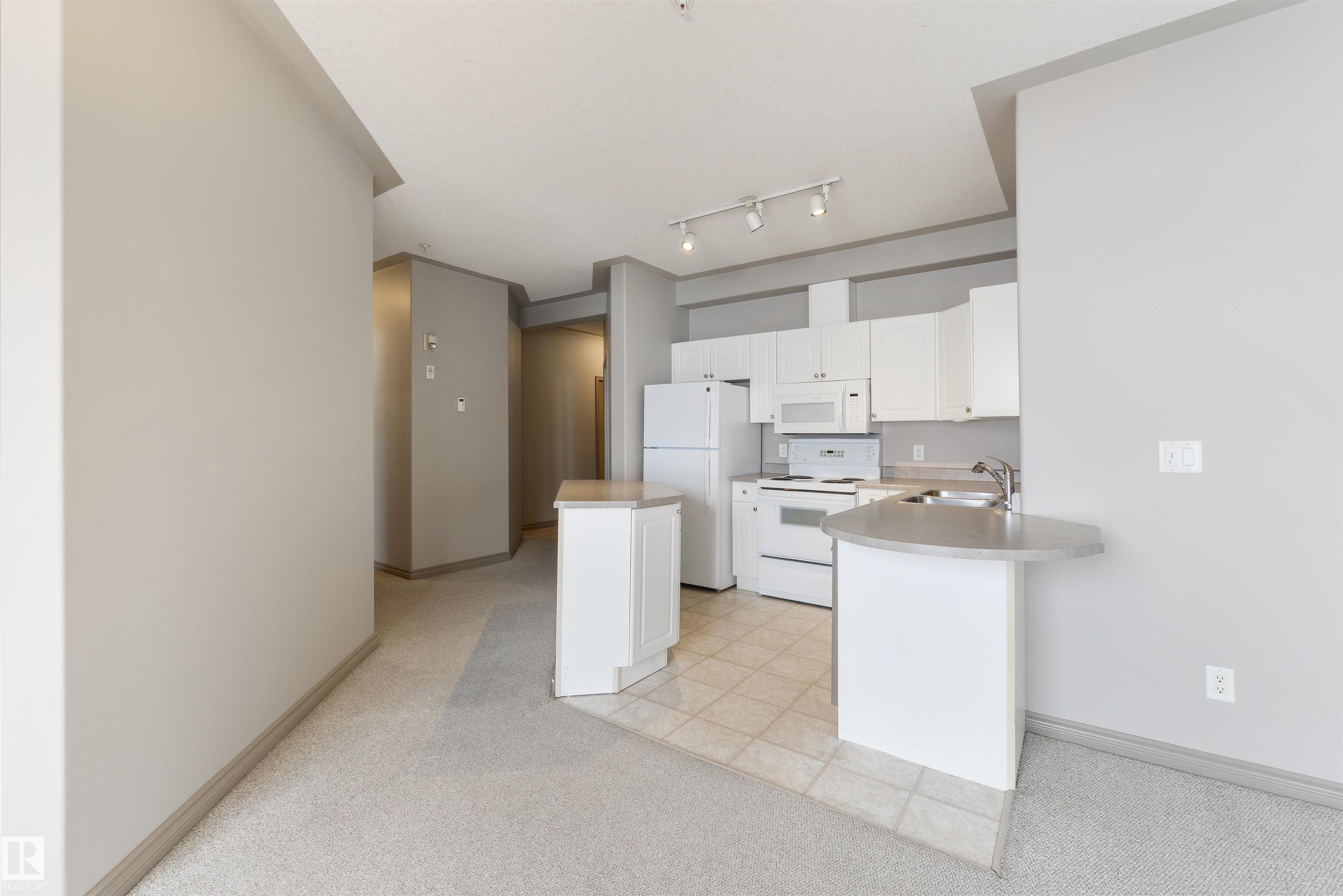 Photo 21 at 301 - 10033 116 Street NW, Wîhkwêntôwin, Edmonton